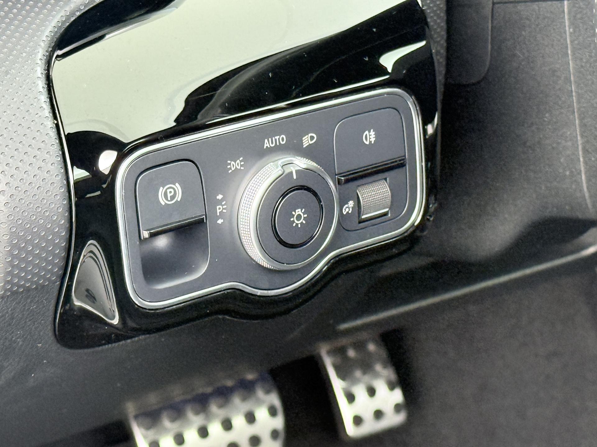 Mercedes-Benz CLA-Klasse 250 e AMG Premium Plus 21