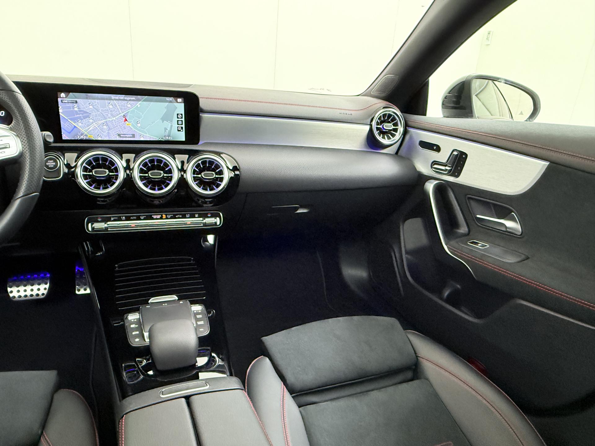 Mercedes-Benz CLA-Klasse 250 e AMG Premium Plus 28