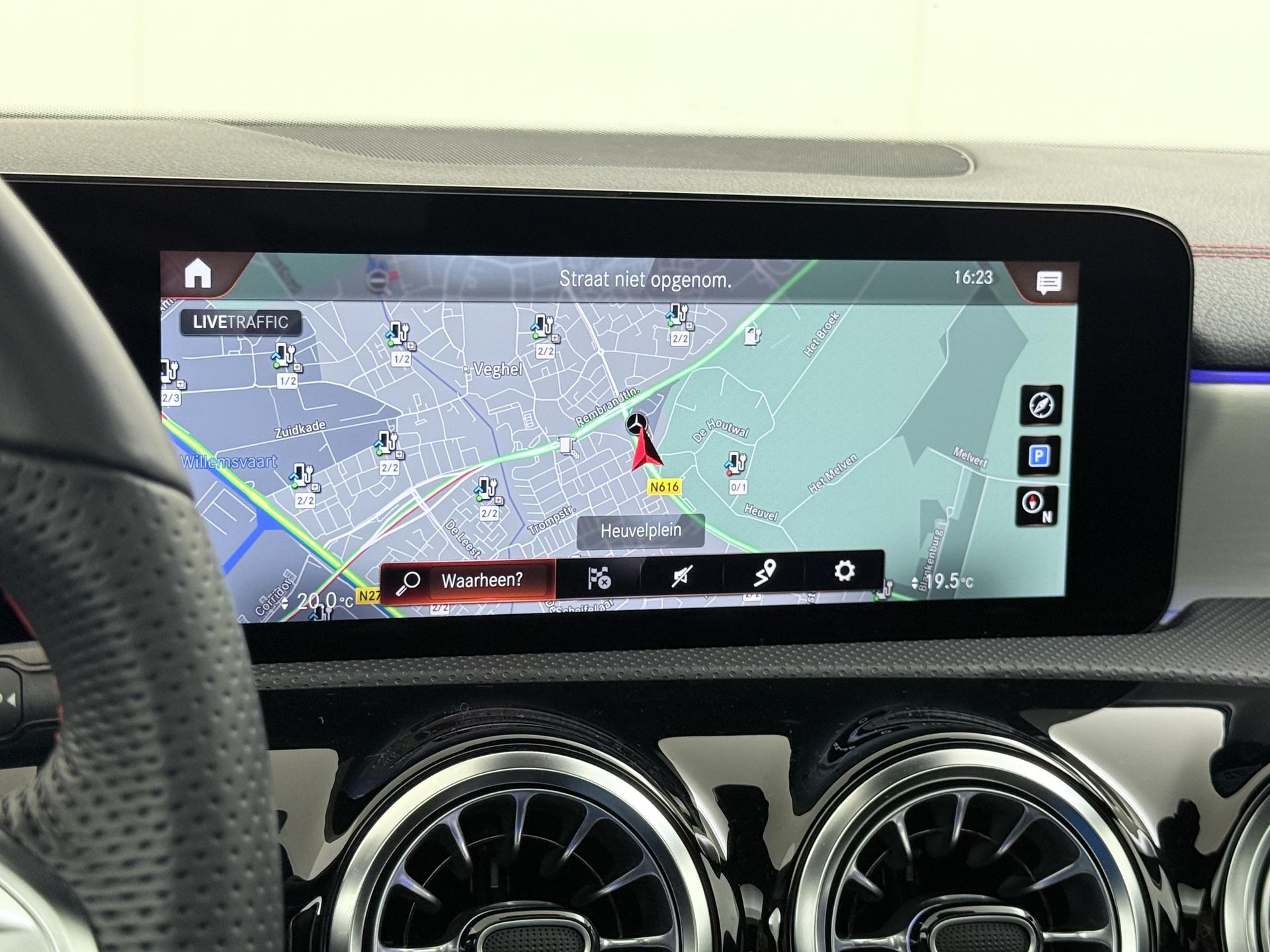 Mercedes-Benz CLA-Klasse 250 e AMG Premium Plus 38