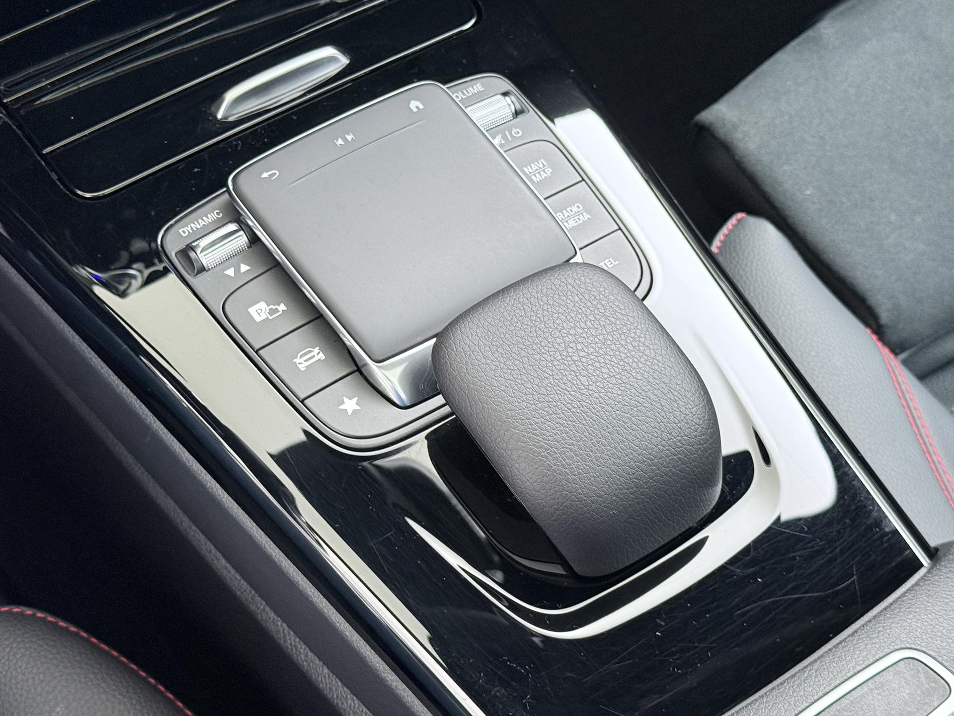 Mercedes-Benz CLA-Klasse 250 e AMG Premium Plus 44