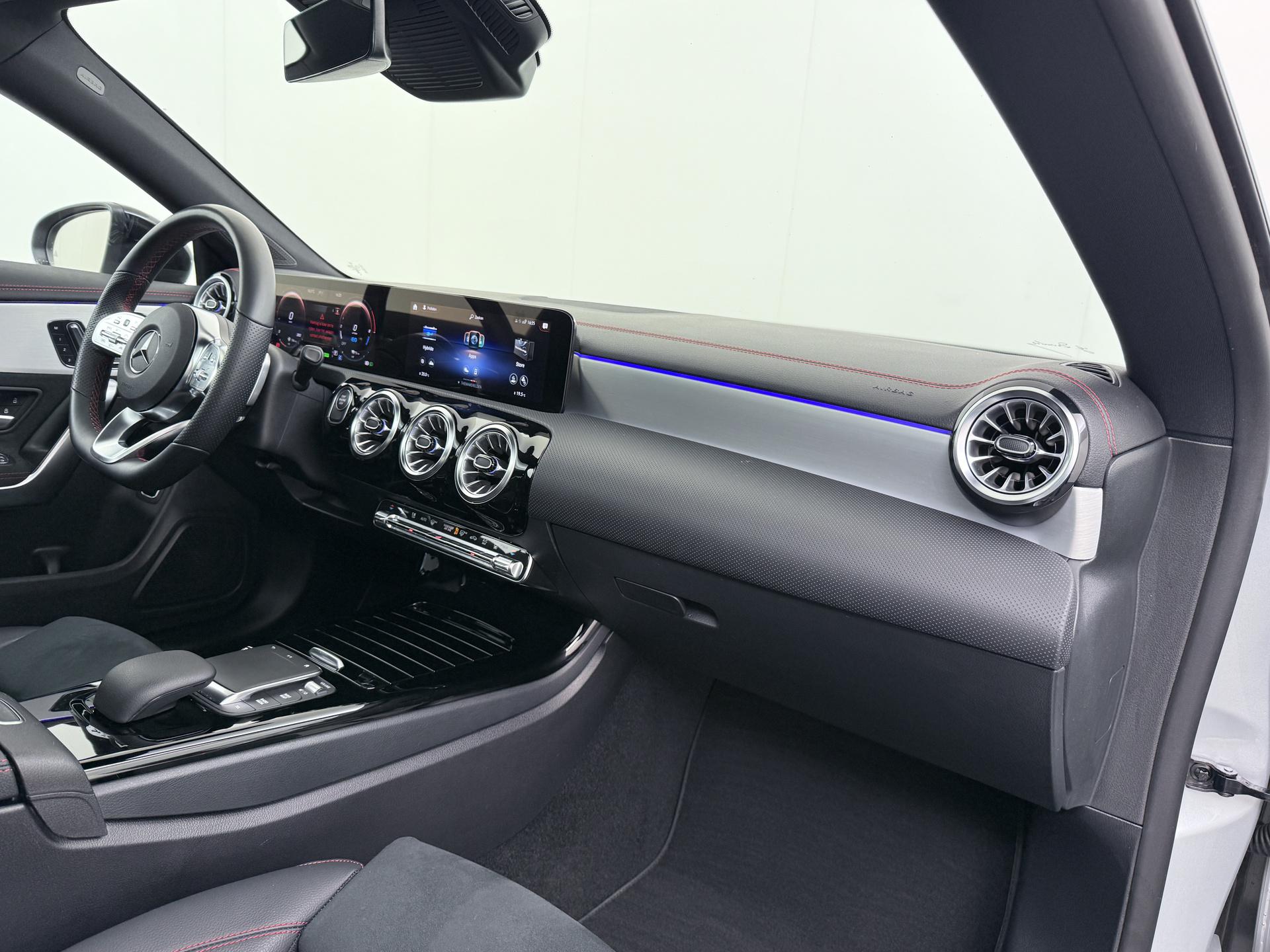 Mercedes-Benz CLA-Klasse 250 e AMG Premium Plus 45