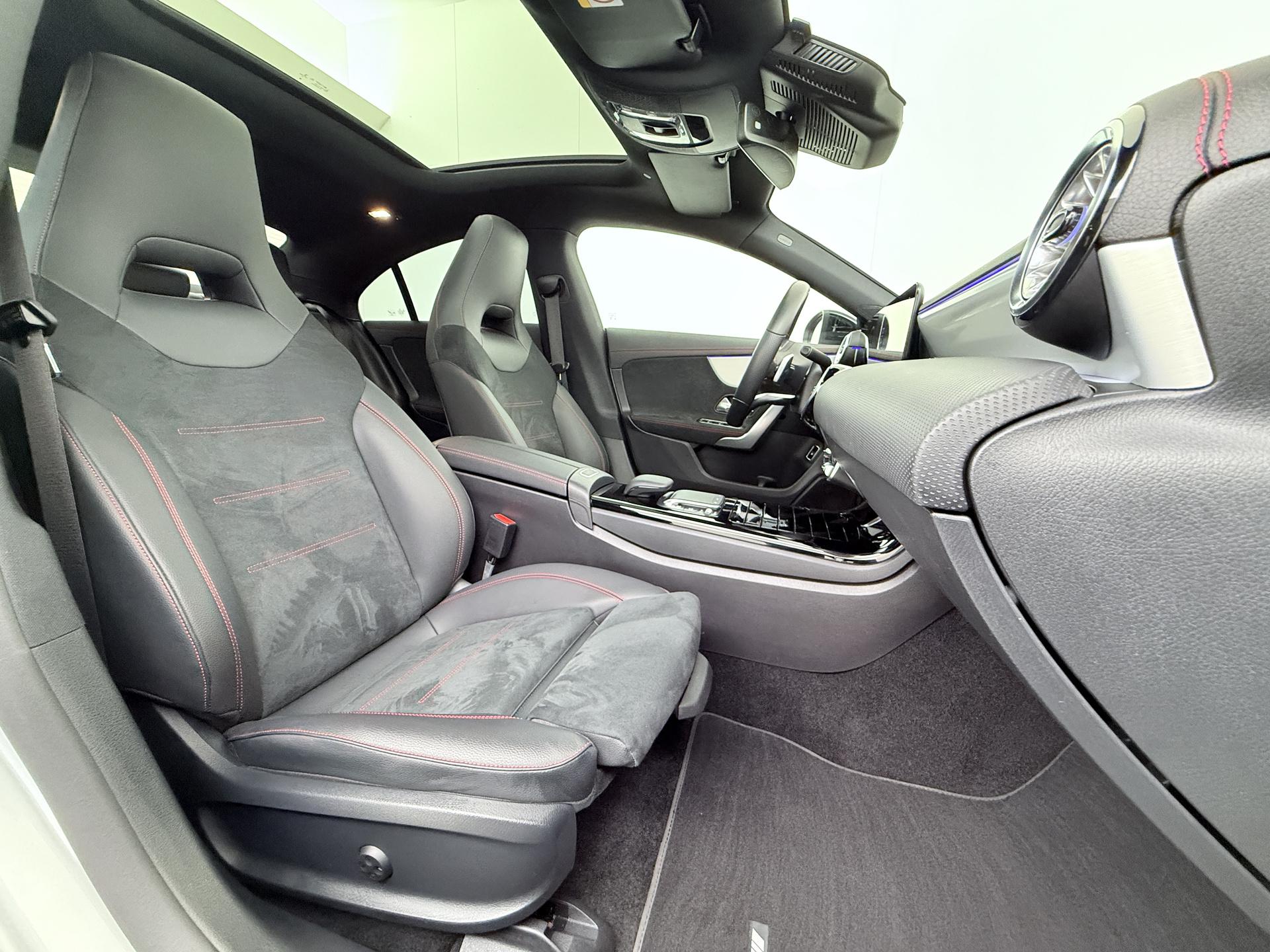 Mercedes-Benz CLA-Klasse 250 e AMG Premium Plus 46