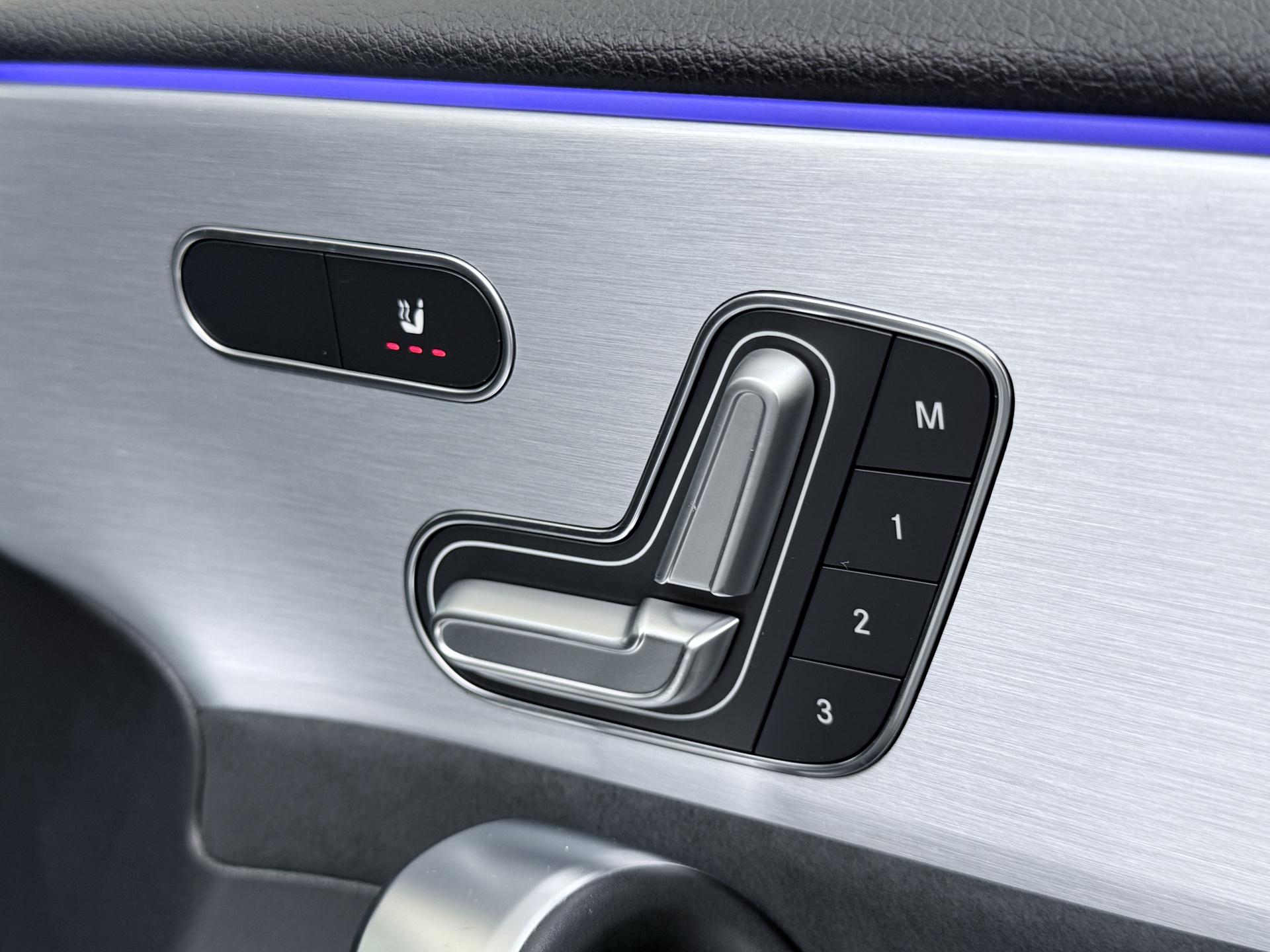 Mercedes-Benz CLA-Klasse 250 e AMG Premium Plus 47