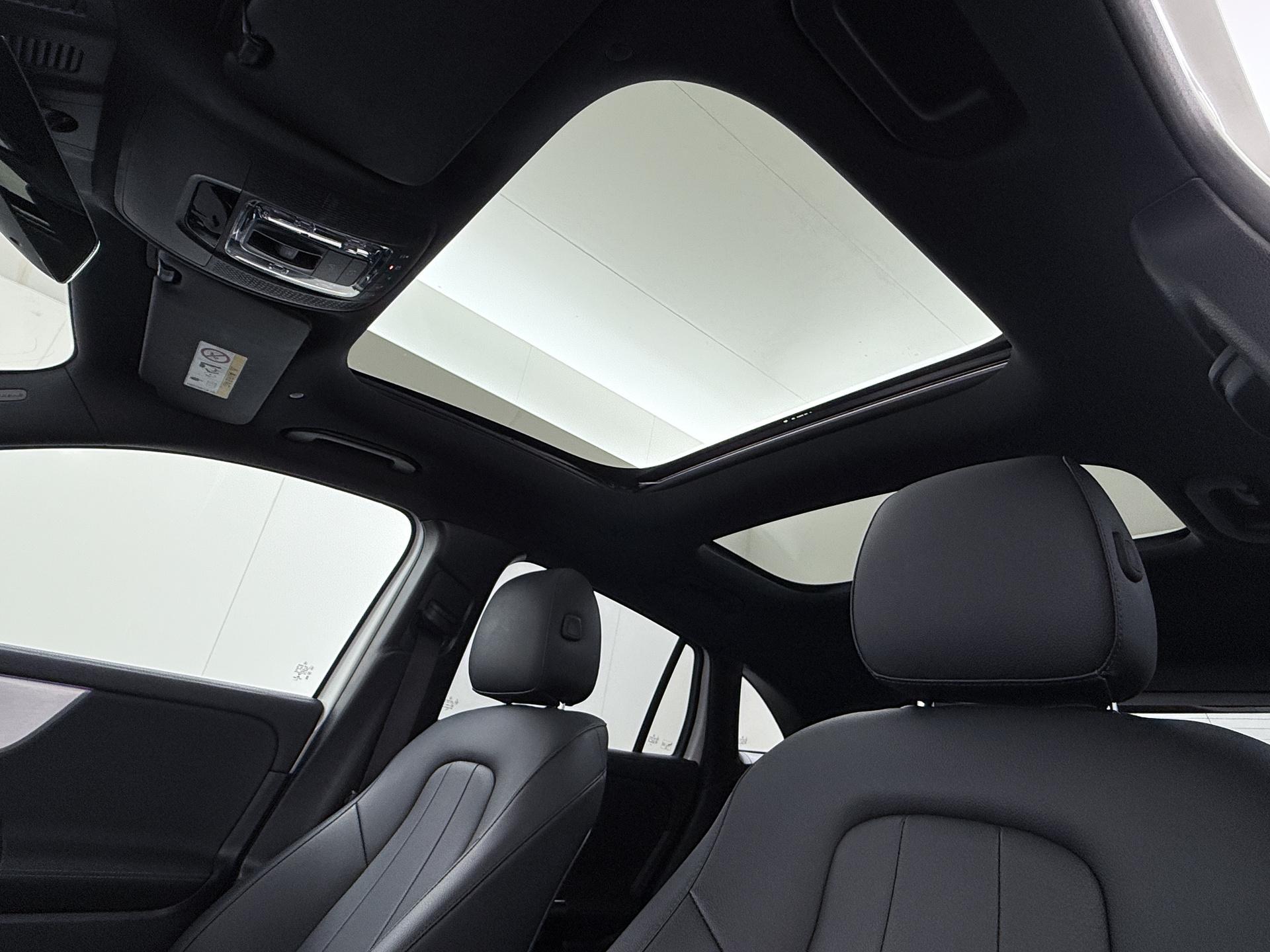 Mercedes-Benz GLA 250 e Luxury Line 24