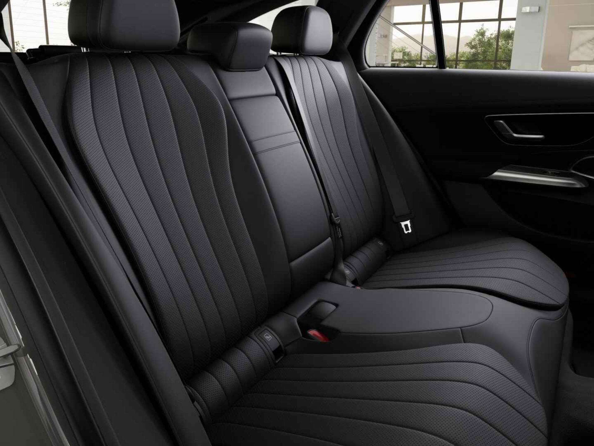 Mercedes-Benz E-Klasse Estate 300 e AMG Line 11