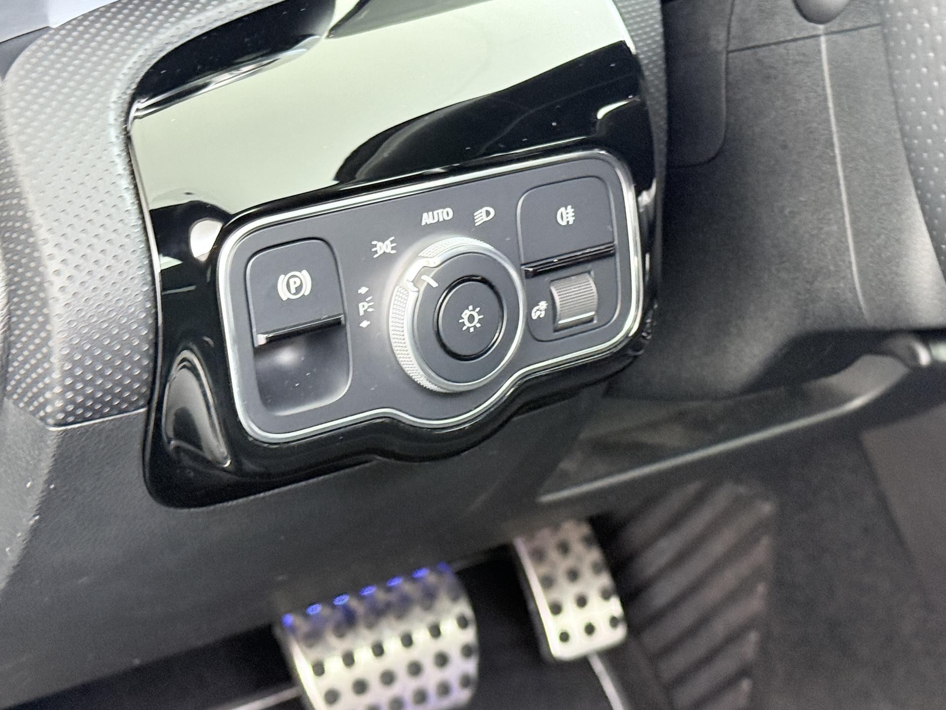 Mercedes-Benz A-Klasse 250 e Business Solution AMG Limited 16