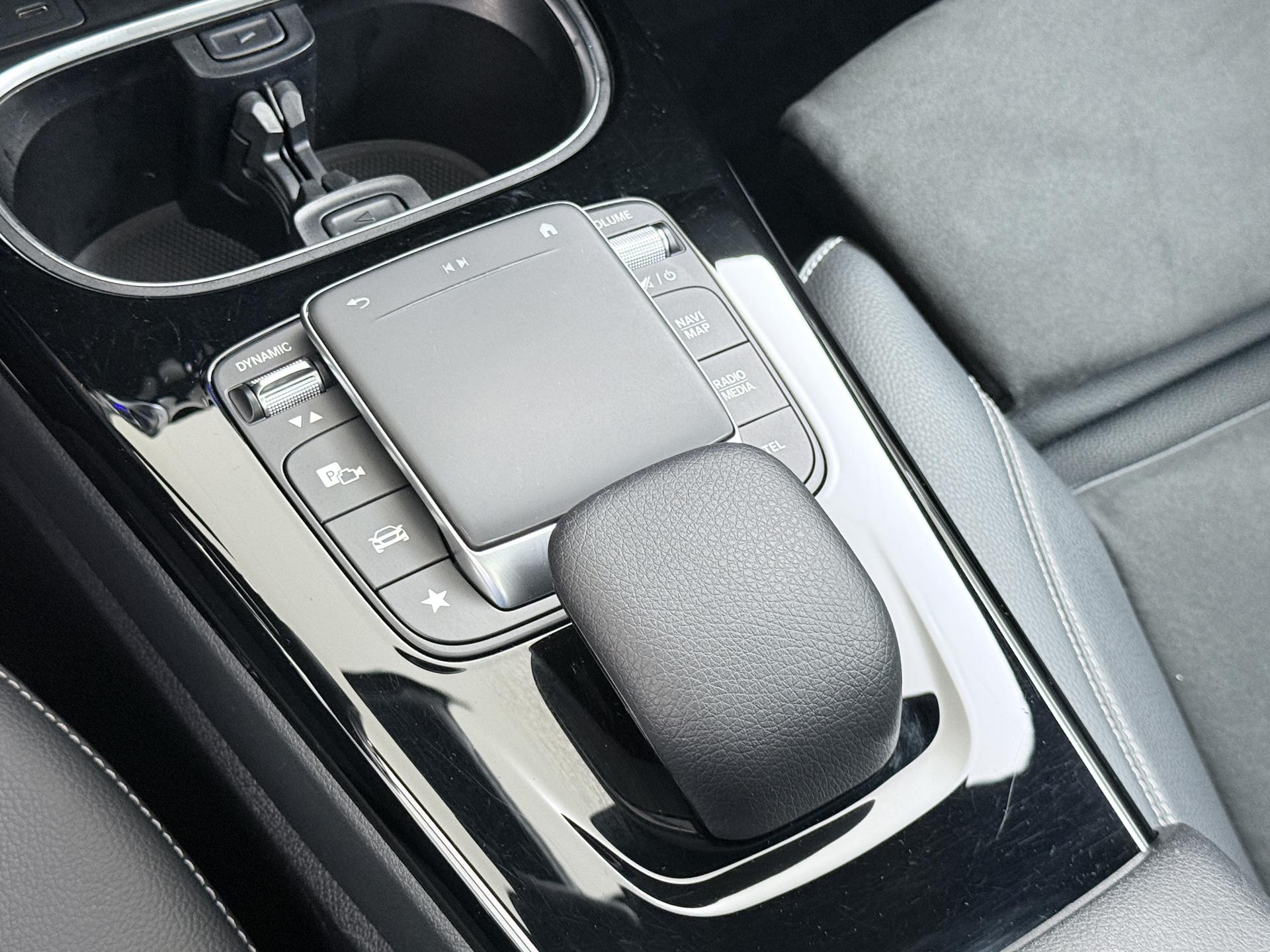 Mercedes-Benz A-Klasse 250 e Business Solution AMG Limited 37