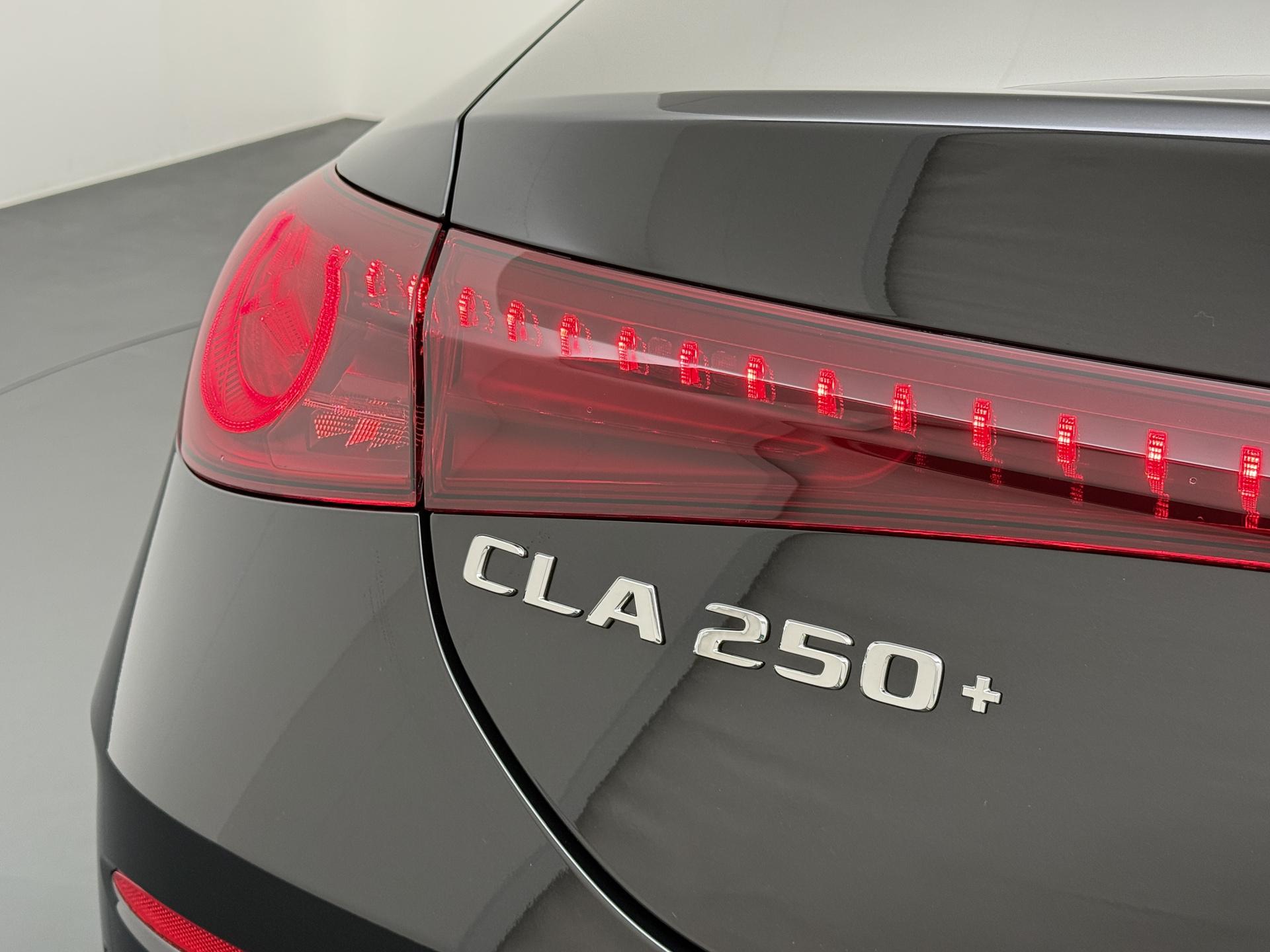 Mercedes-Benz CLA-Klasse 250+ Launch Edition 85 kWh Accu 11