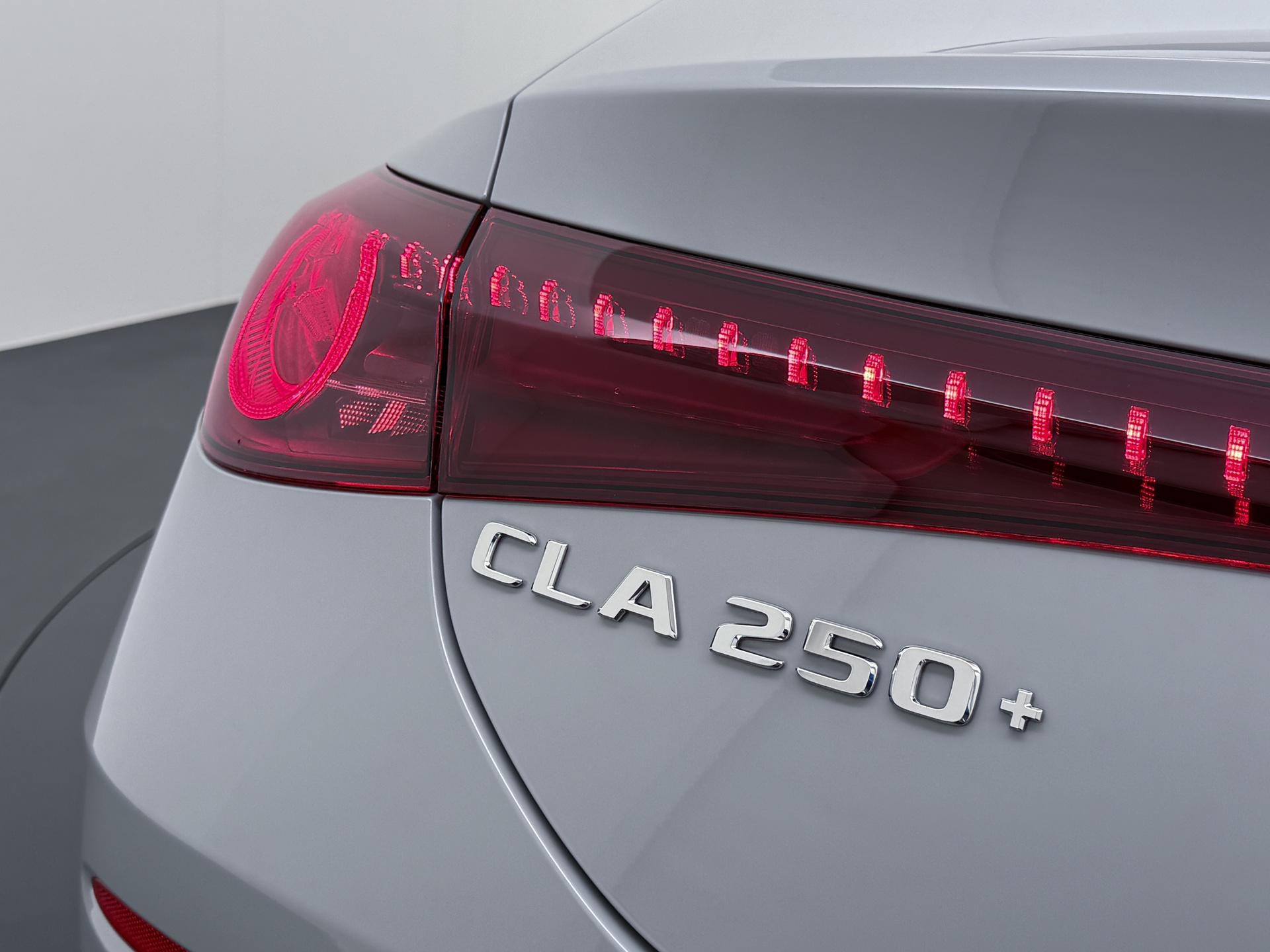 Mercedes-Benz CLA-Klasse 250+ Launch Edition 85 kWh Accu 11