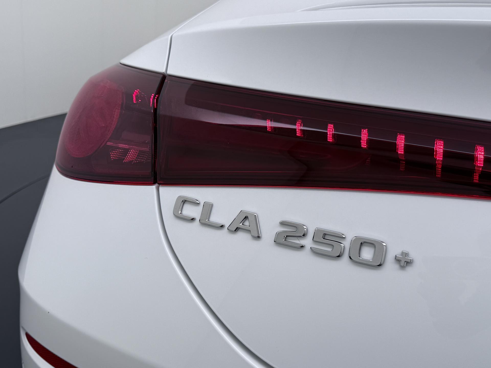 Mercedes-Benz CLA-Klasse 250+ Launch Edition 85 kWh Accu 11