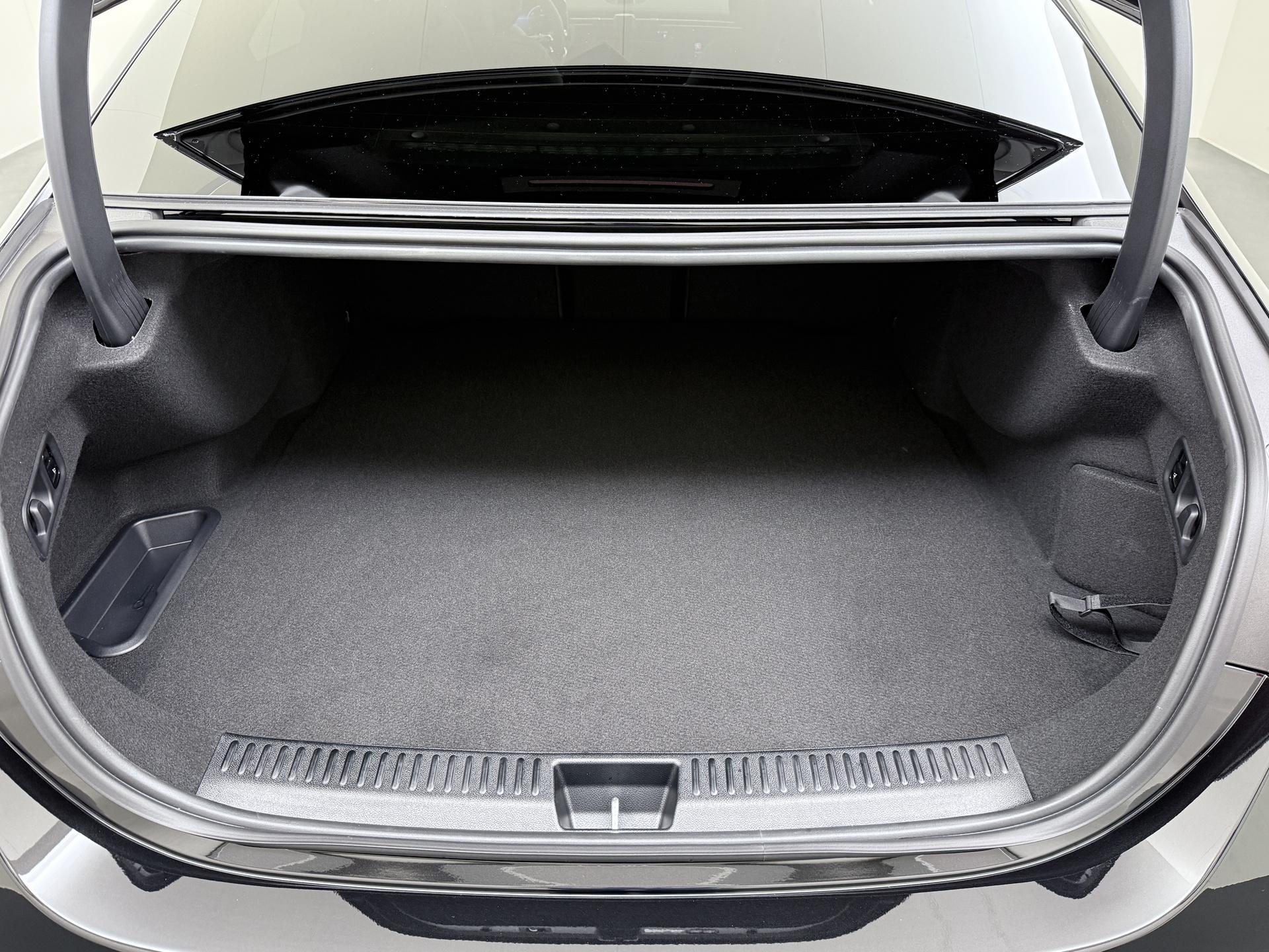 Mercedes-Benz E-Klasse 300 e Sport Edition 13