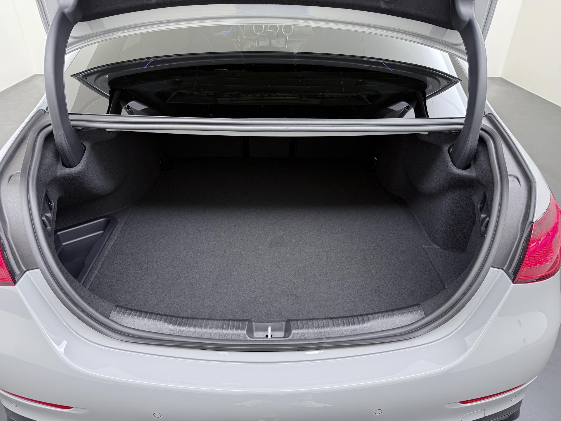 Mercedes-Benz C-Klasse 300 e Business Solution AMG 13