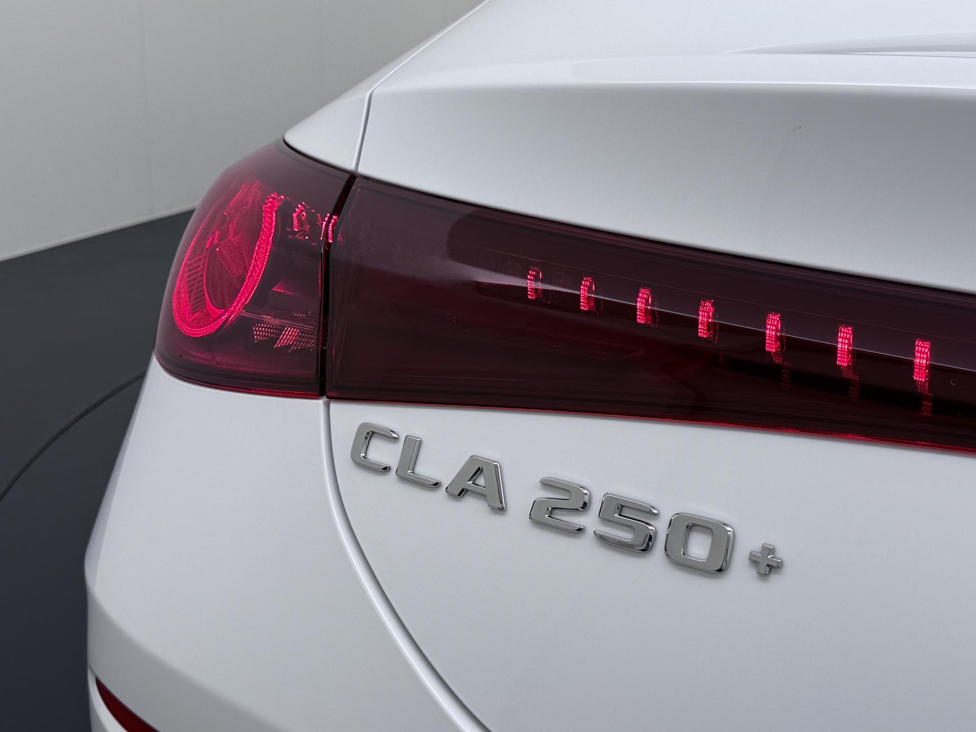 Mercedes-Benz CLA-Klasse 250+ Launch Edition 85 kWh Accu 11
