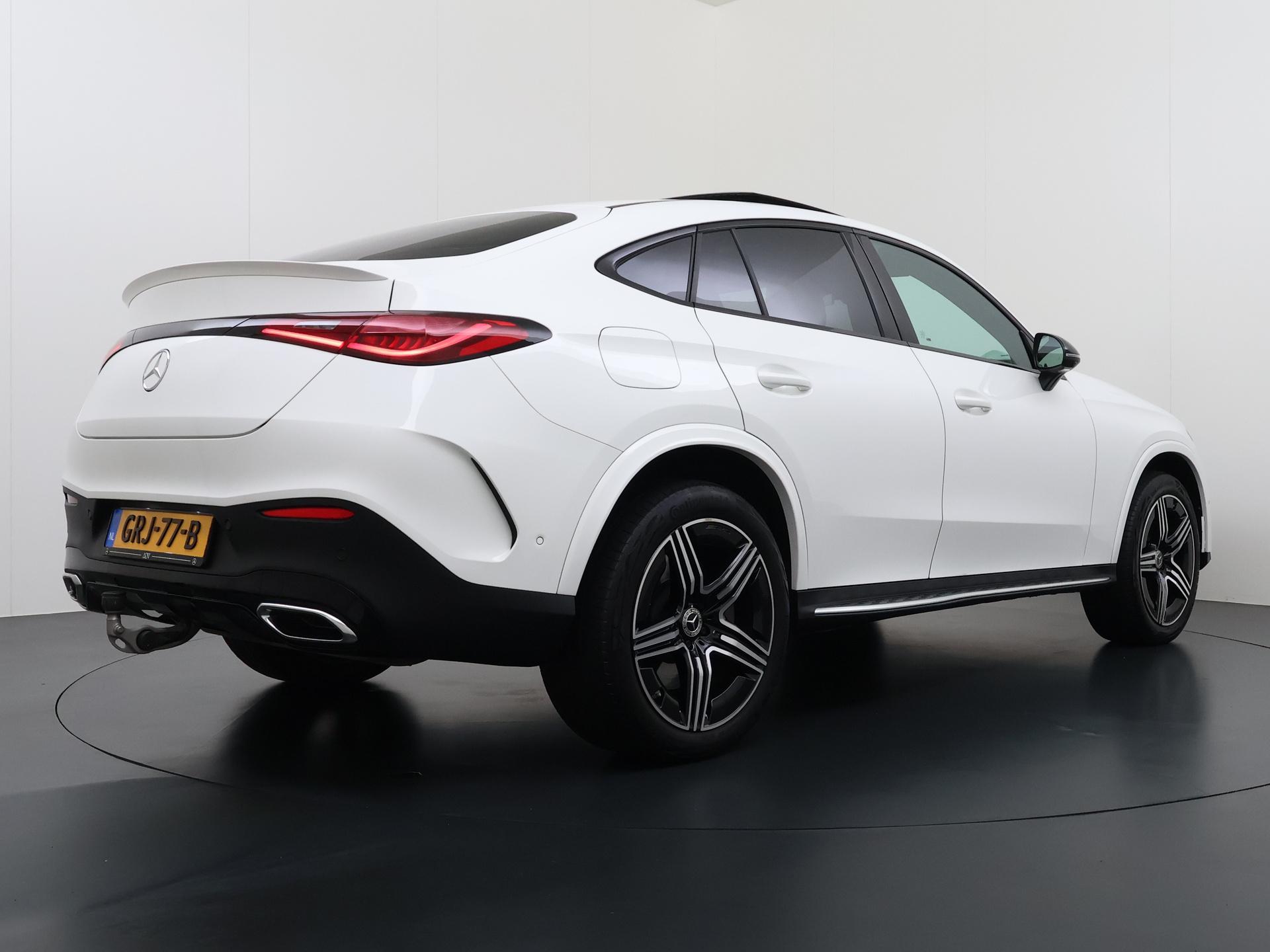 Mercedes-Benz GLC Coupé 300e 4MATIC AMG Line 8