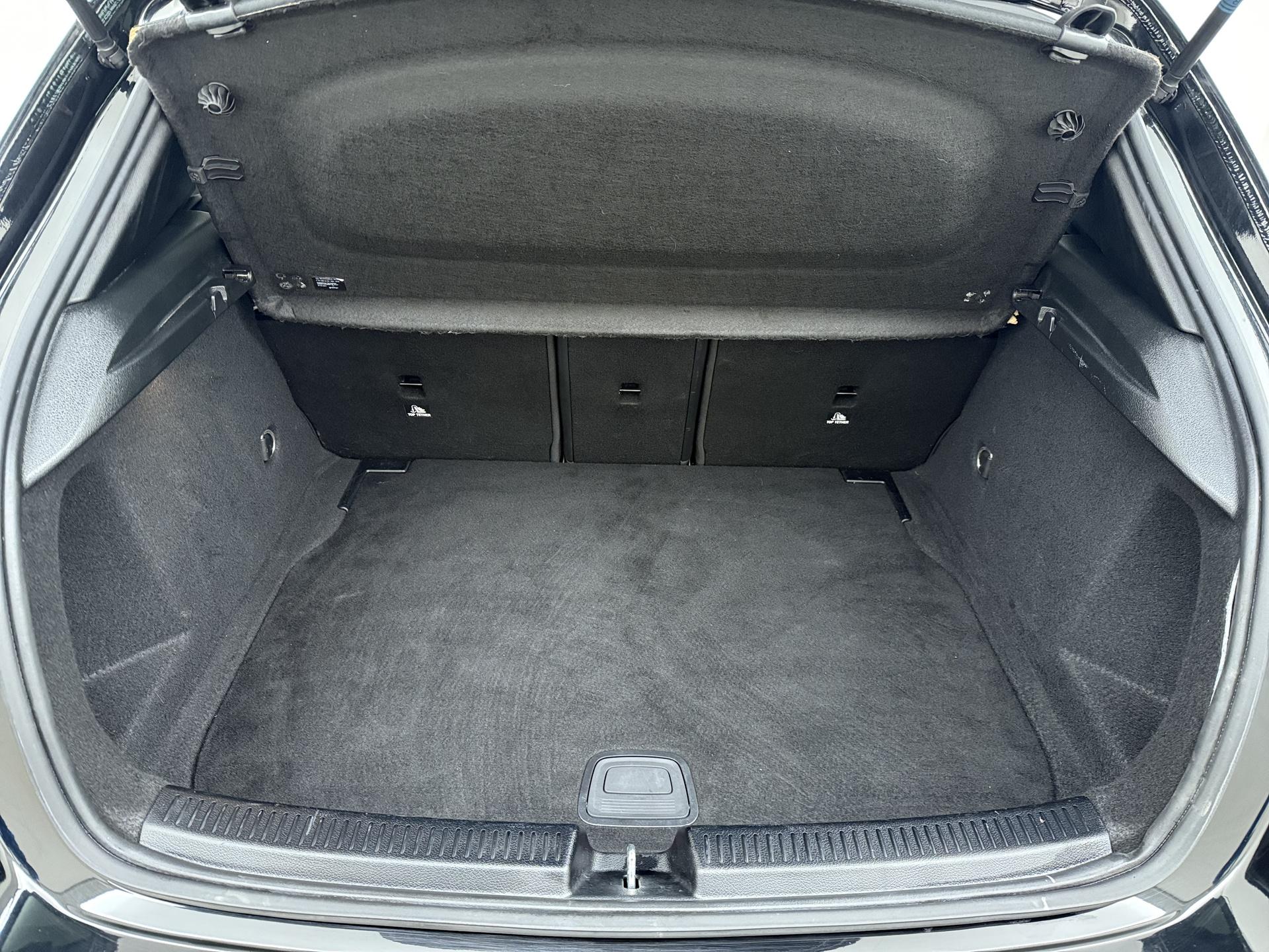 Mercedes-Benz A-Klasse 160 Business Solution AMG 18