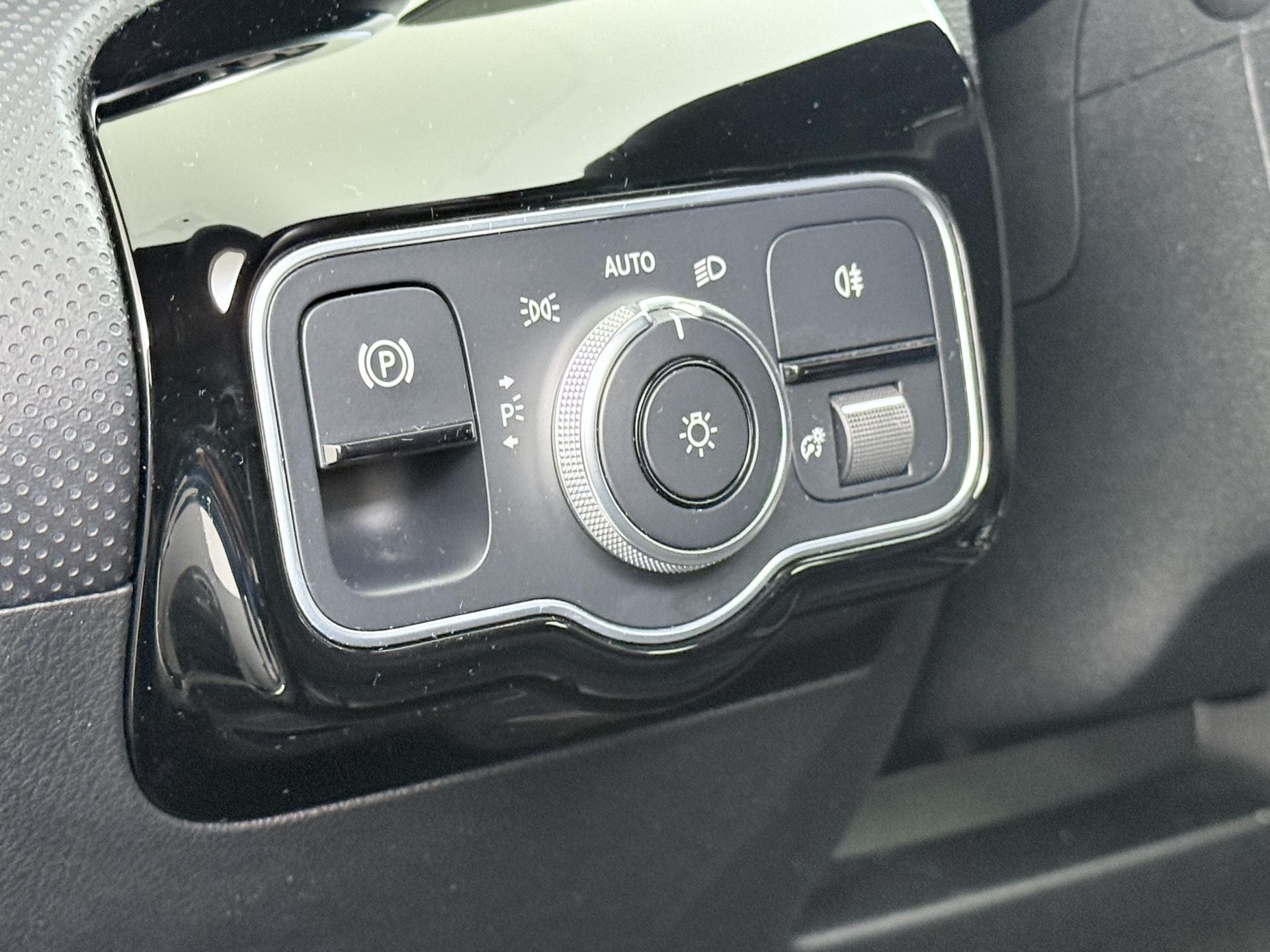 Mercedes-Benz A-Klasse 180 d Business Solution 18