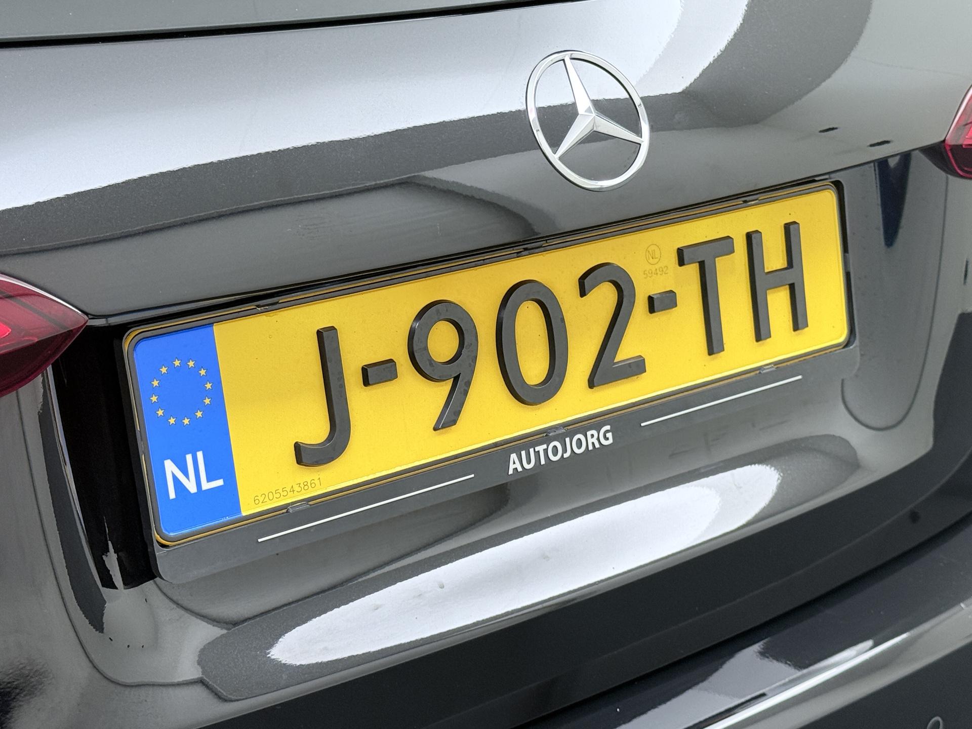 Mercedes-Benz A-Klasse 180 d Business Solution 30