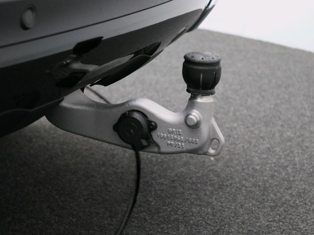 Mercedes-Benz GLE 400 e 4MATIC AMG Line Premium 8