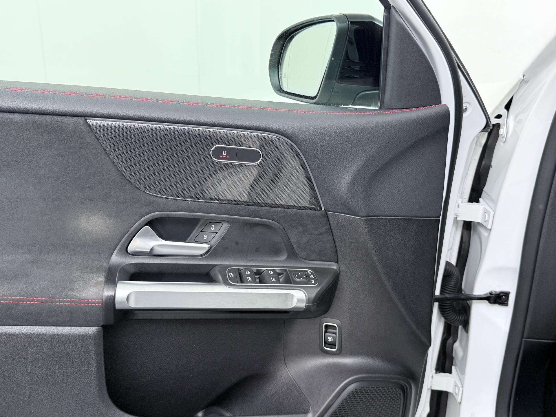 Mercedes-Benz GLB 200 AMG-line 7-pers. Business Solution 25