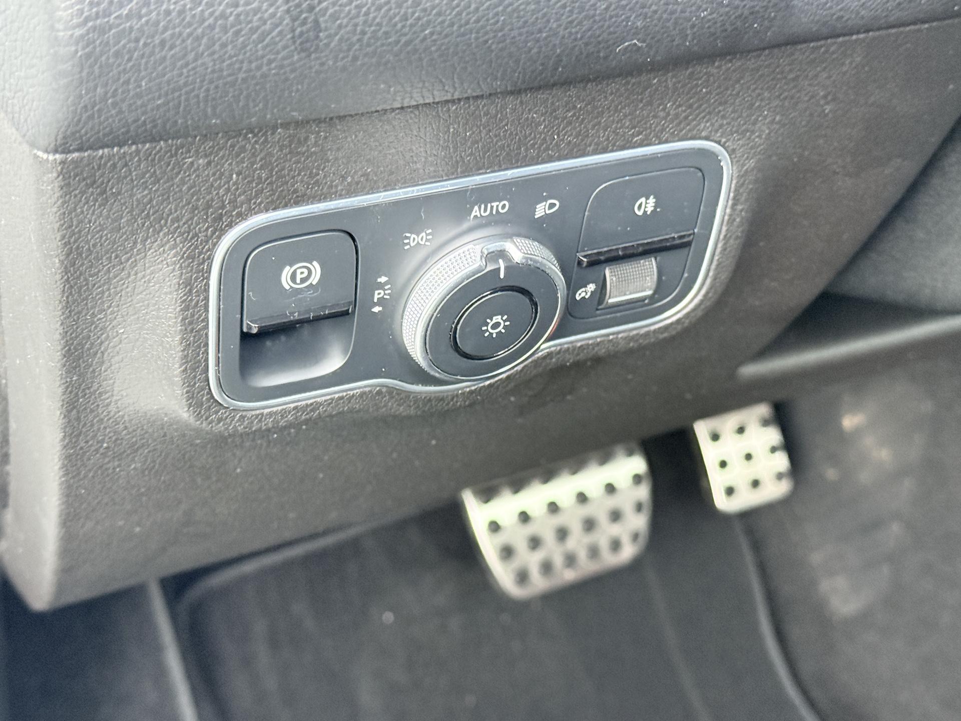 Mercedes-Benz GLB 200 AMG-line 7-pers. Business Solution 28