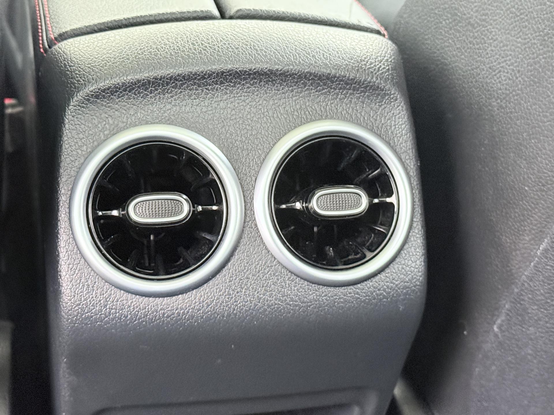 Mercedes-Benz GLB 200 AMG-line 7-pers. Business Solution 30