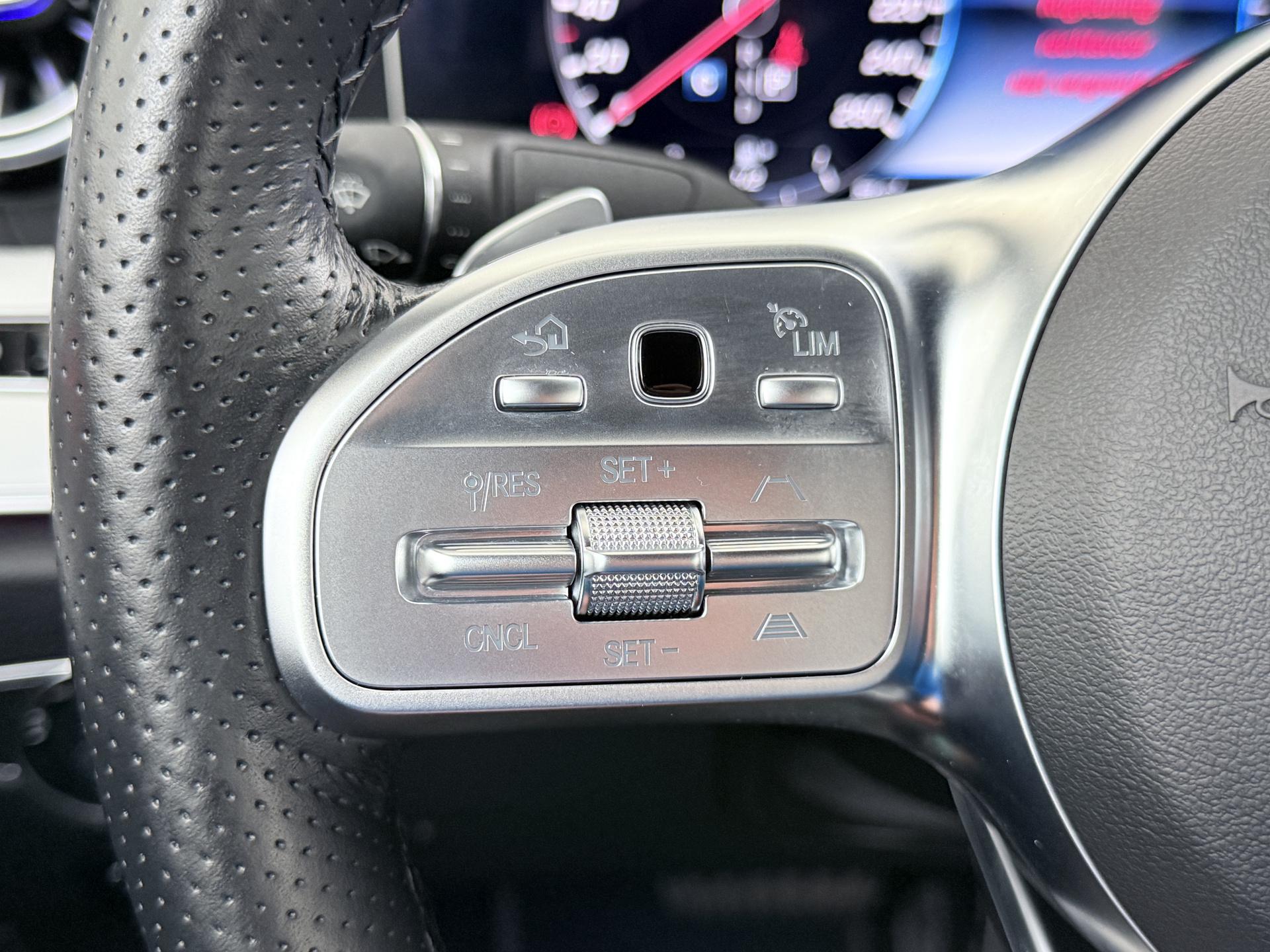 Mercedes-Benz E-Klasse Cabrio 200 AMG-Line 31