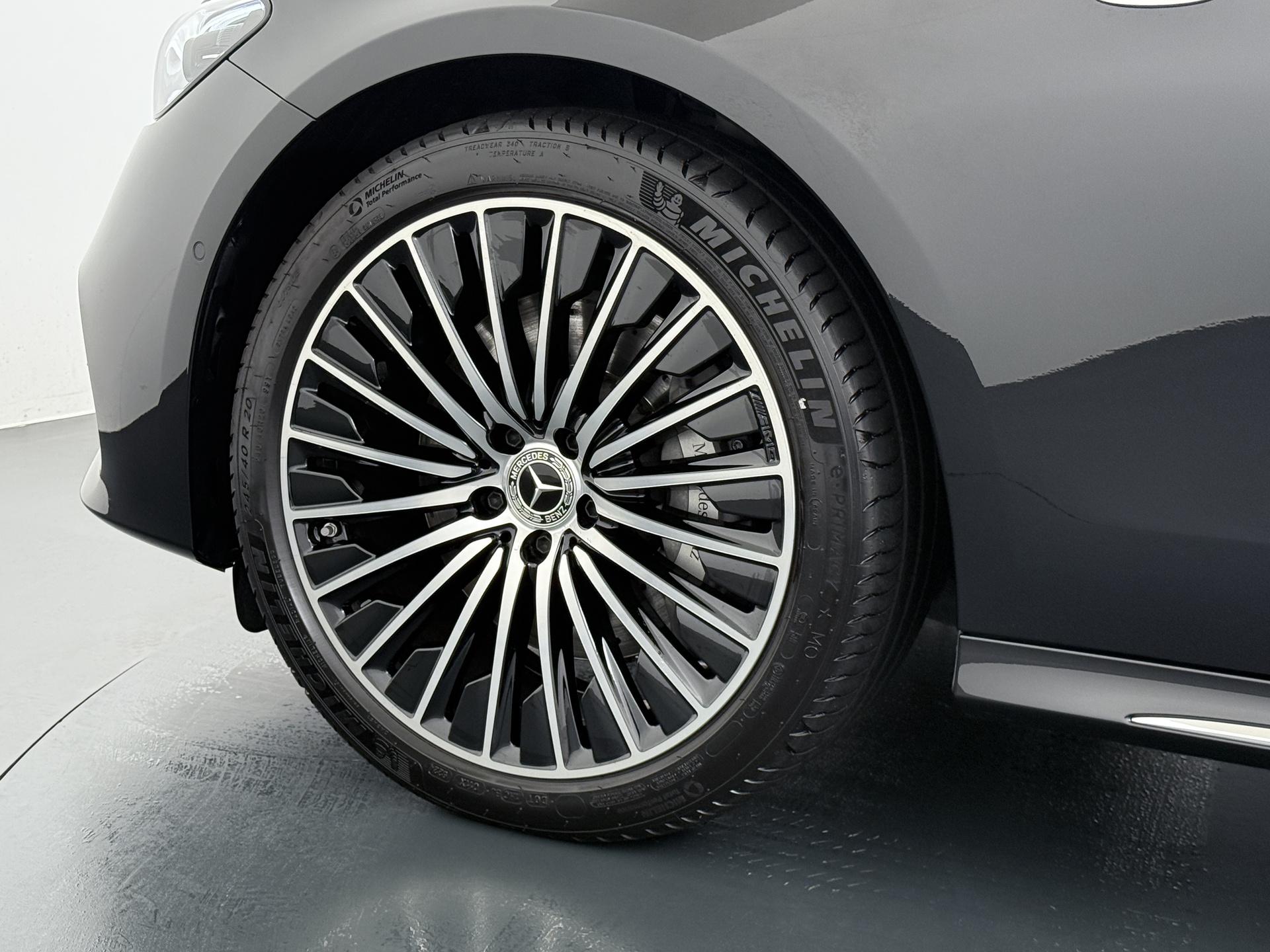 Mercedes-Benz E-Klasse 400 e 4MATIC Exclusive Line 22