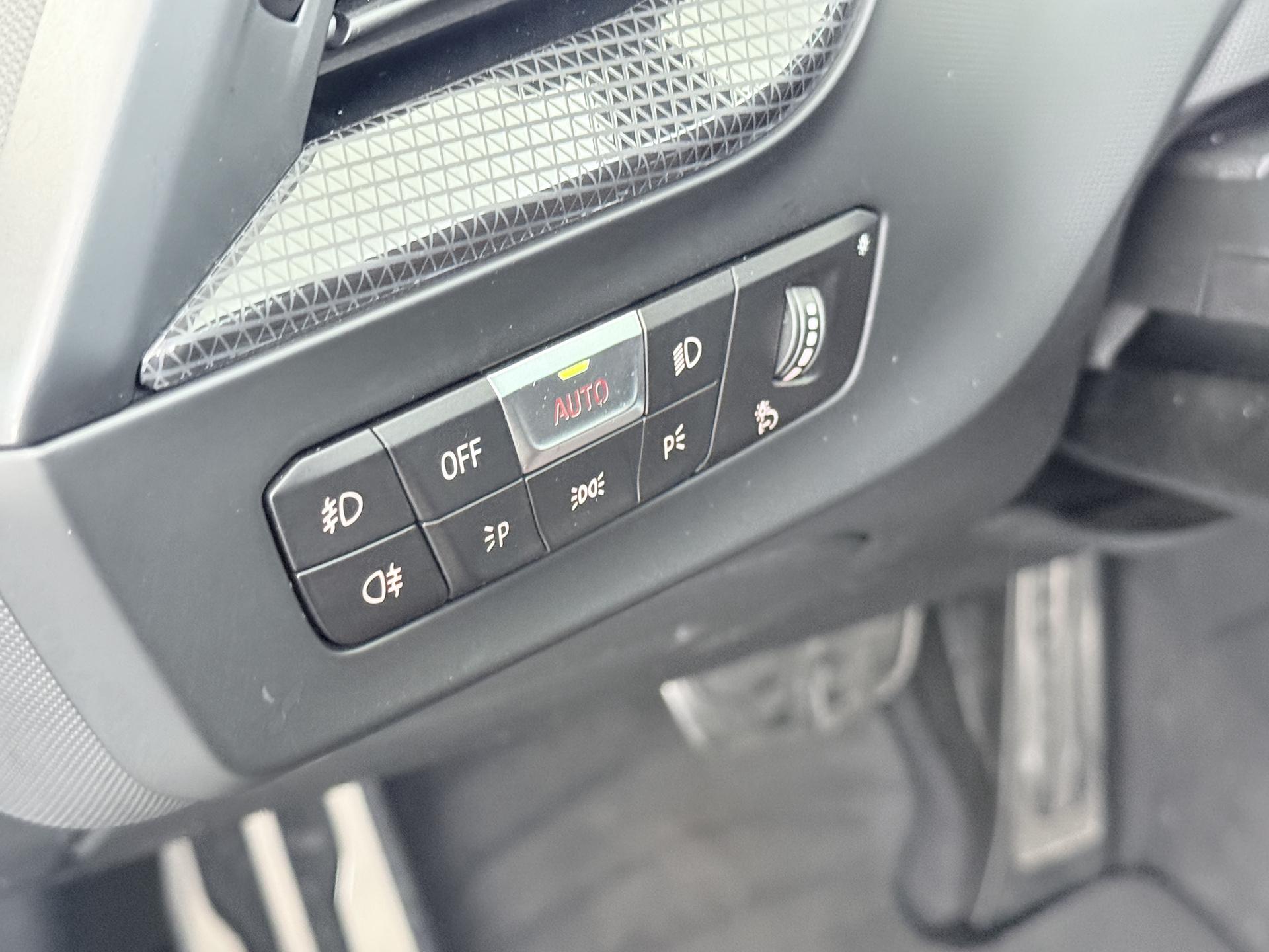 BMW 1-serie 118i High Executive Edition 13