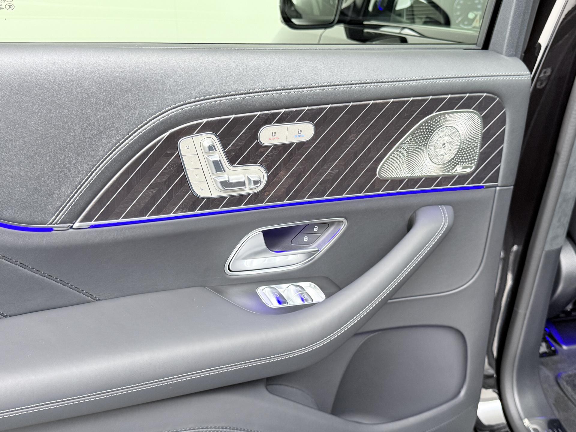 Mercedes-Benz GLS Maybach 600 4MATIC 31