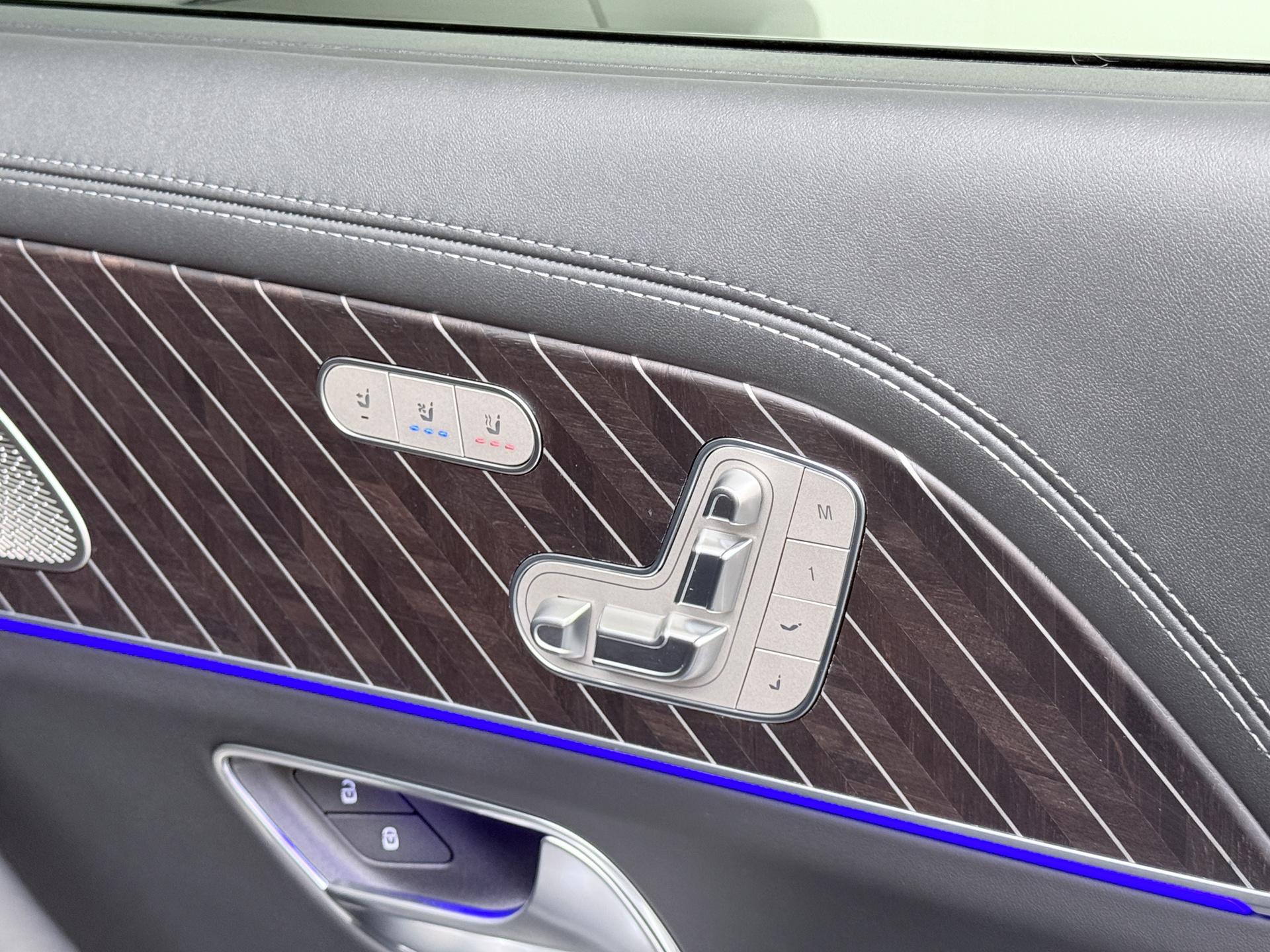 Mercedes-Benz GLS Maybach 600 4MATIC 33