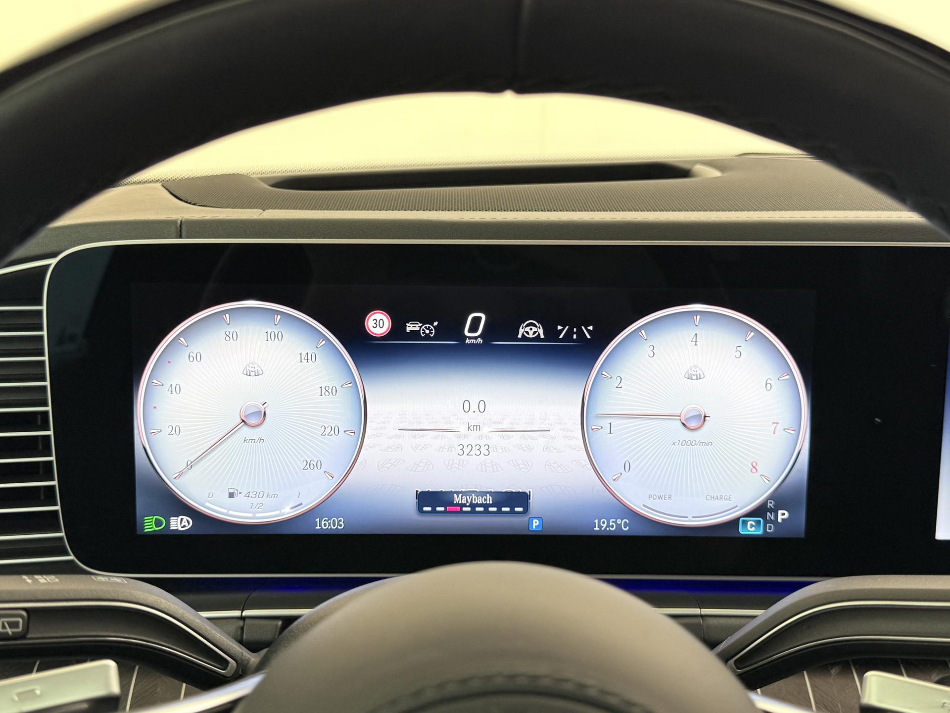 Mercedes-Benz GLS Maybach 600 4MATIC 52