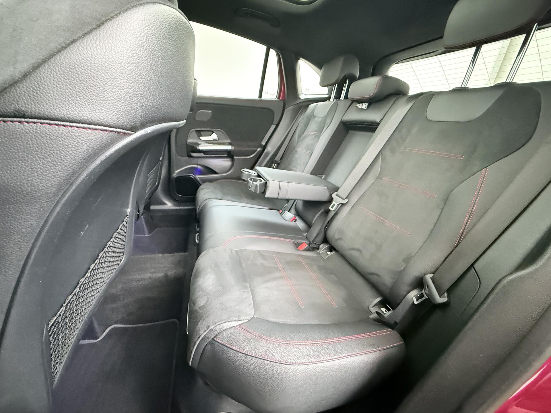 Mercedes-Benz GLA 200 AMG Business Solution 25