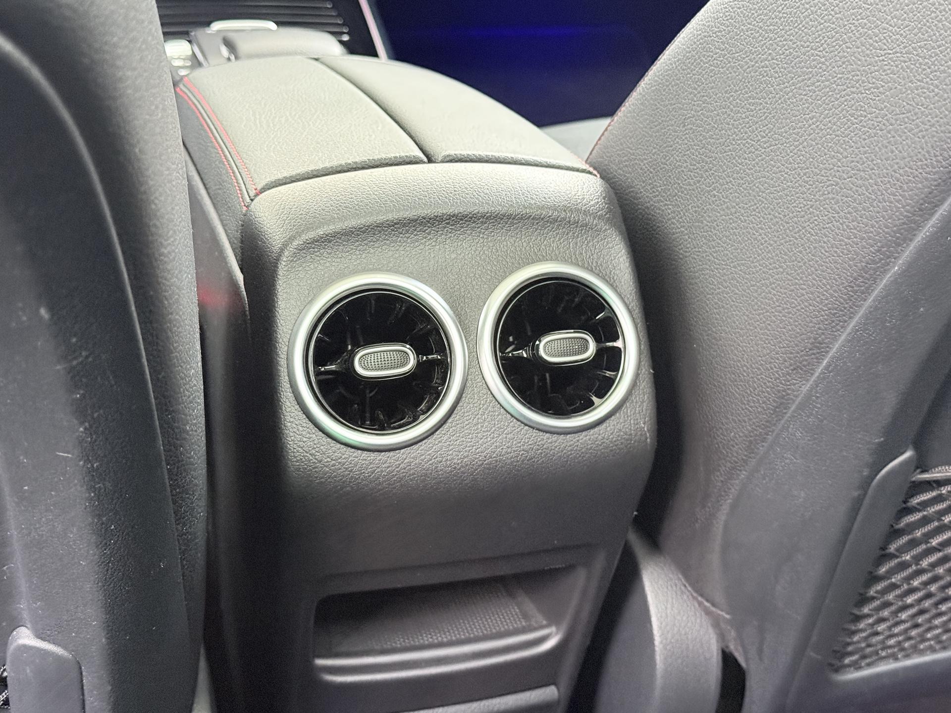 Mercedes-Benz GLA 200 AMG Business Solution 26