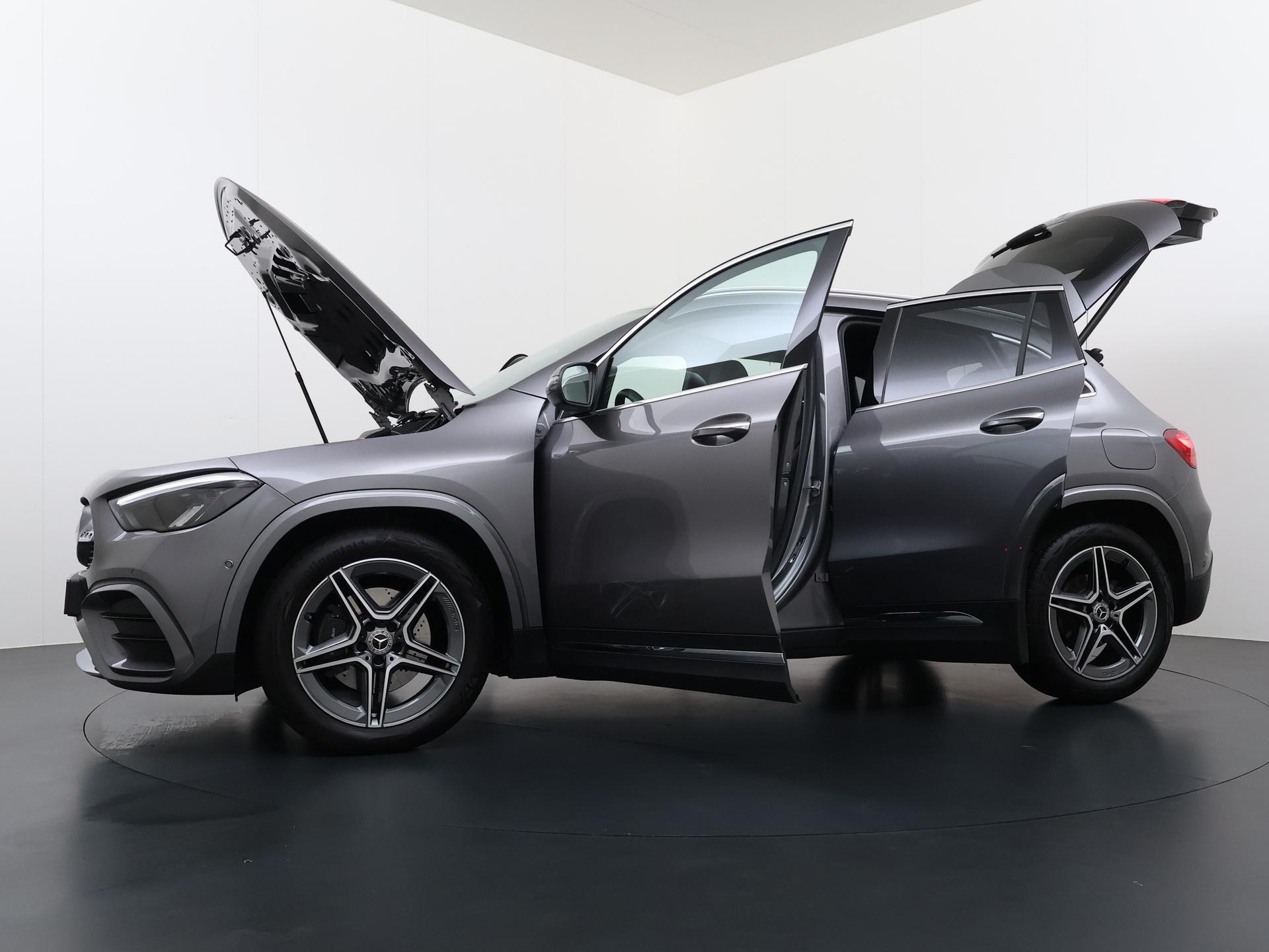 Mercedes-Benz GLA GLA 180 DCT AMG-Line 10