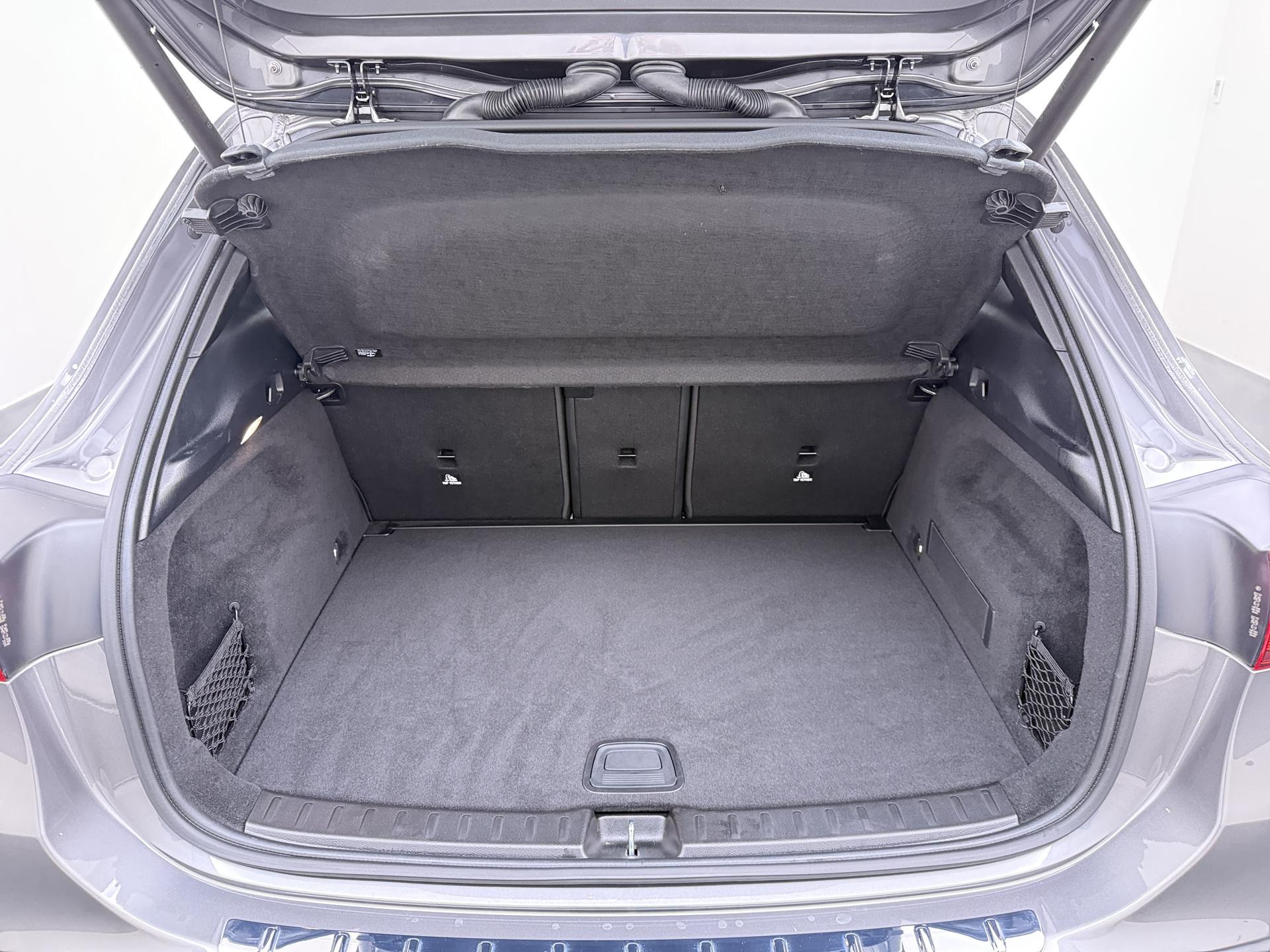 Mercedes-Benz GLA GLA 180 DCT AMG-Line 13