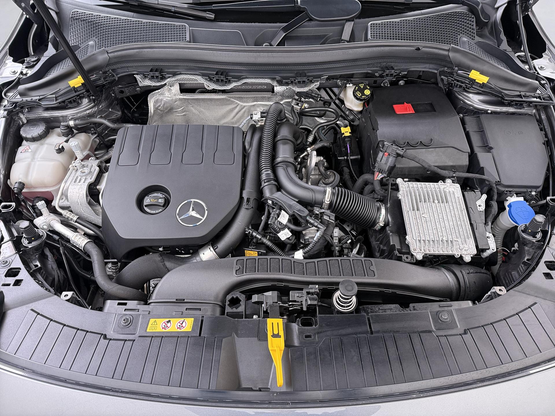 Mercedes-Benz GLA GLA 180 DCT AMG-Line 18