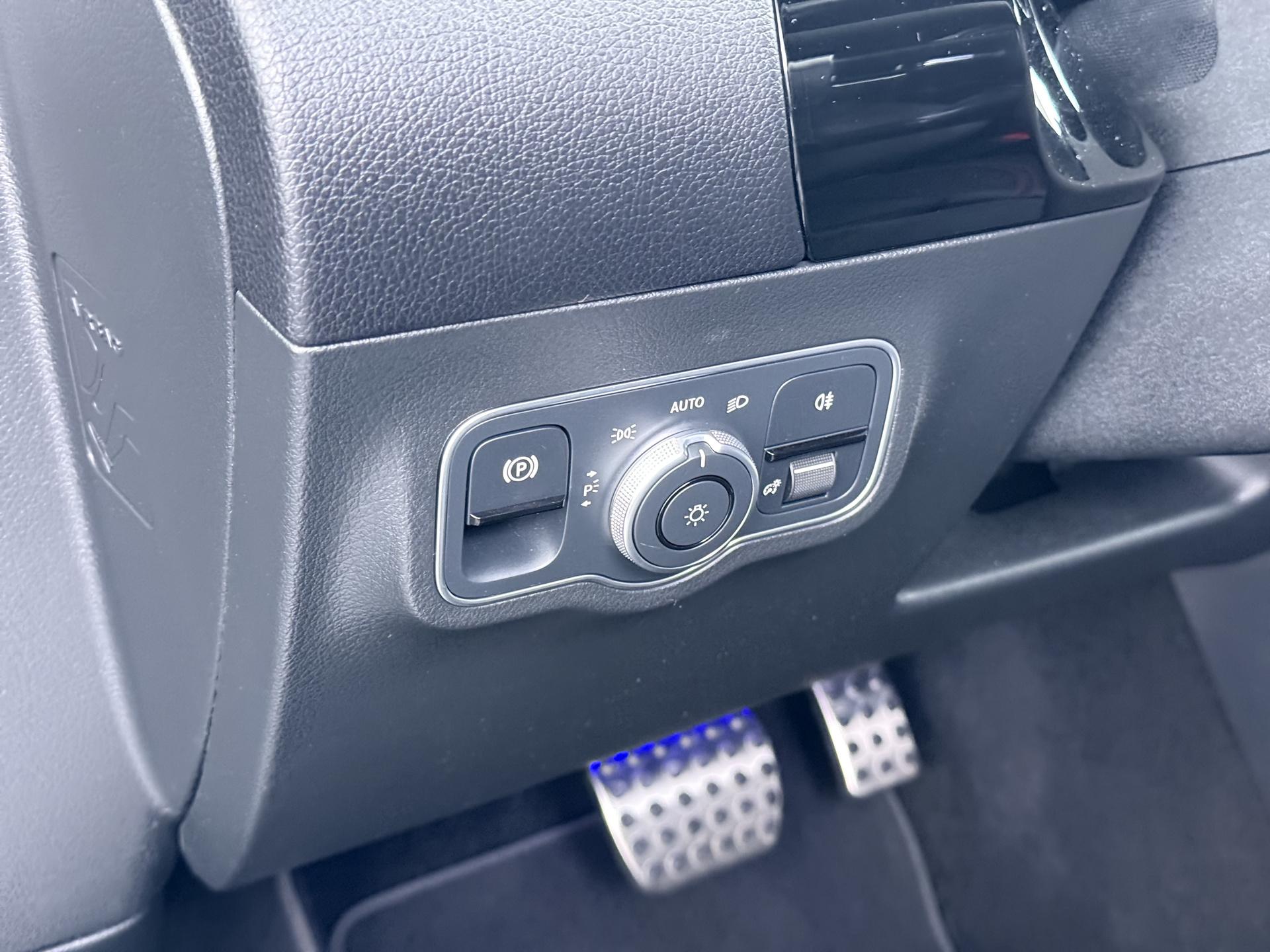 Mercedes-Benz GLA GLA 180 DCT AMG-Line 22