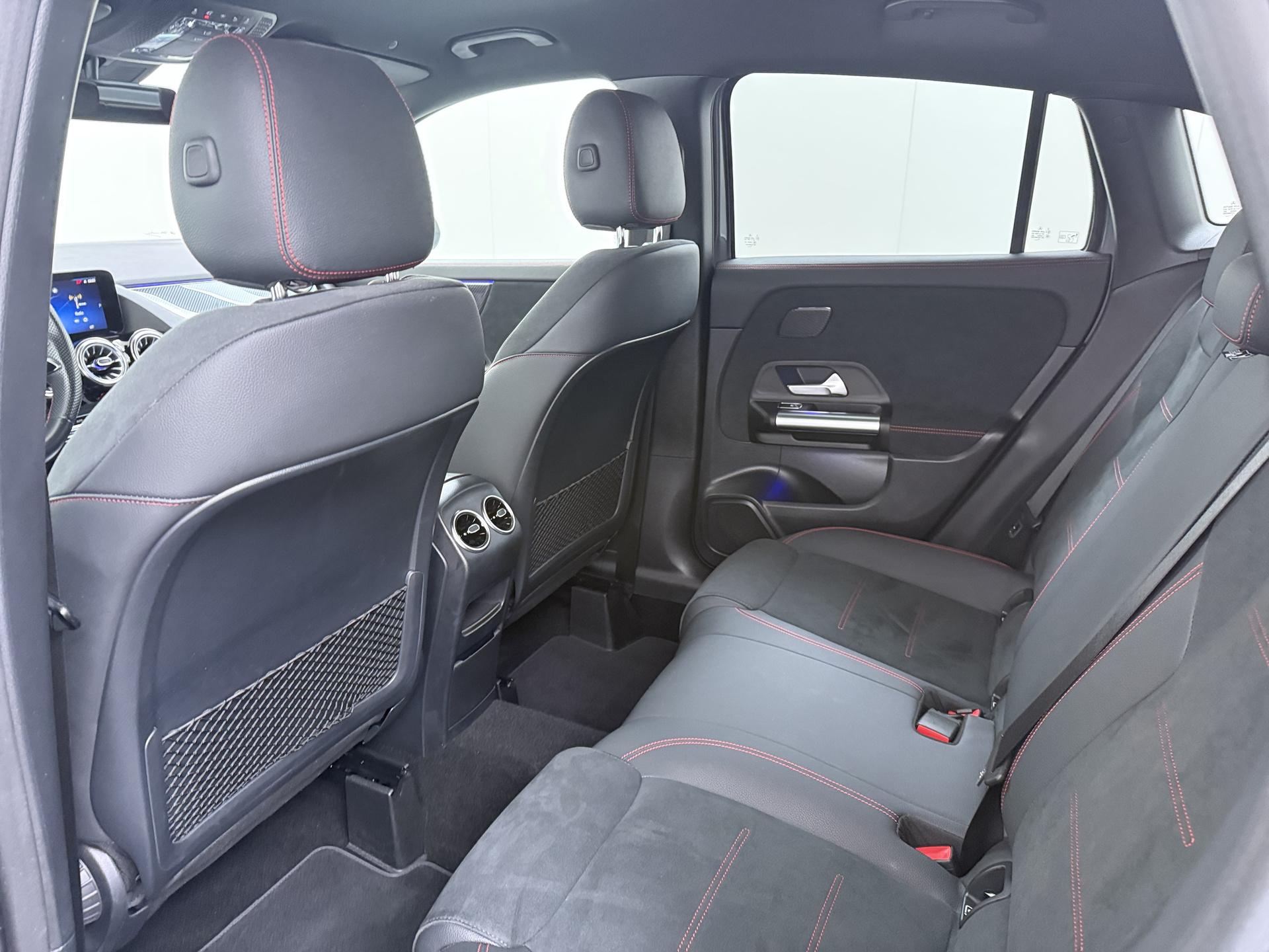 Mercedes-Benz GLA GLA 180 DCT AMG-Line 23