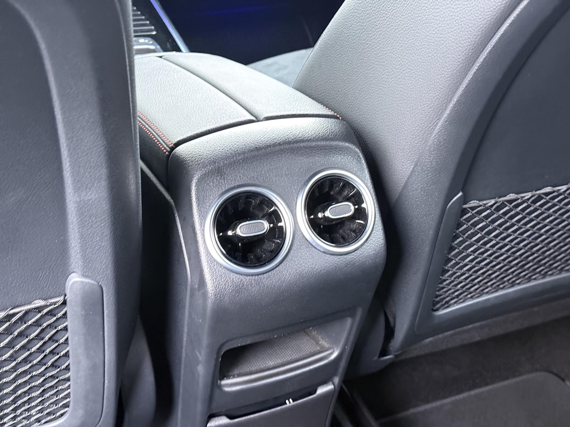 Mercedes-Benz GLA GLA 180 DCT AMG-Line 25