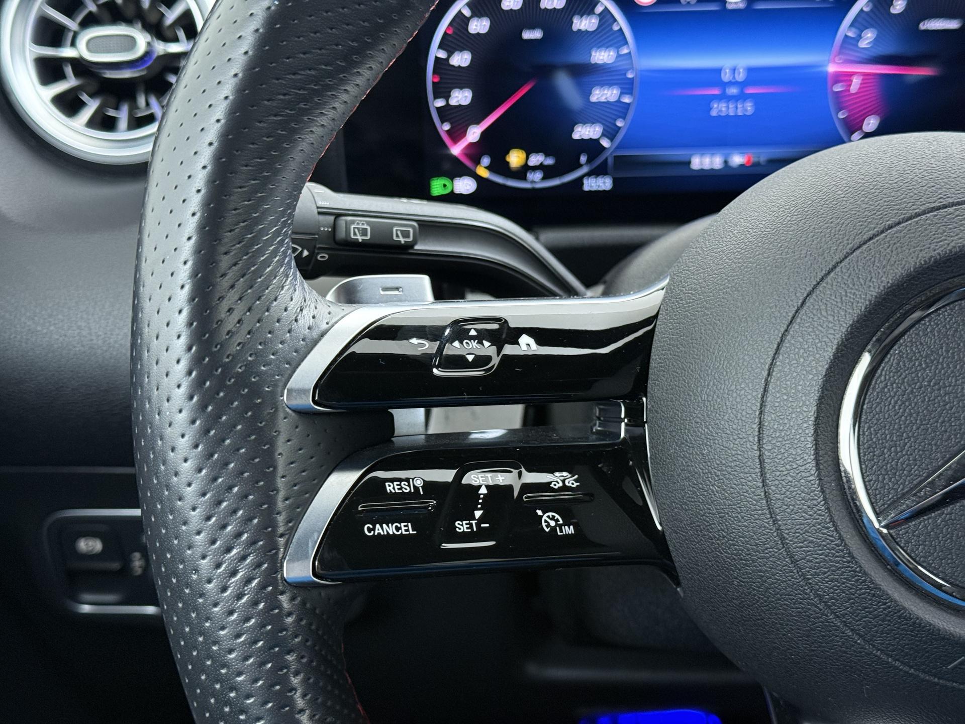 Mercedes-Benz GLA GLA 180 DCT AMG-Line 31