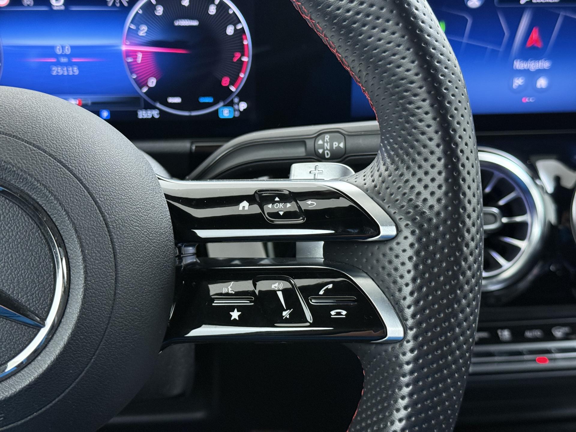 Mercedes-Benz GLA GLA 180 DCT AMG-Line 32