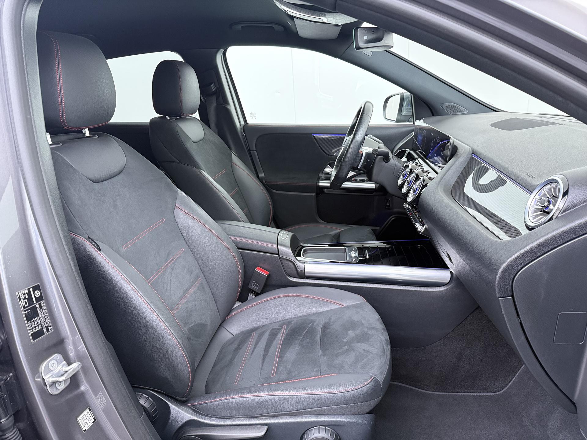 Mercedes-Benz GLA GLA 180 DCT AMG-Line 48