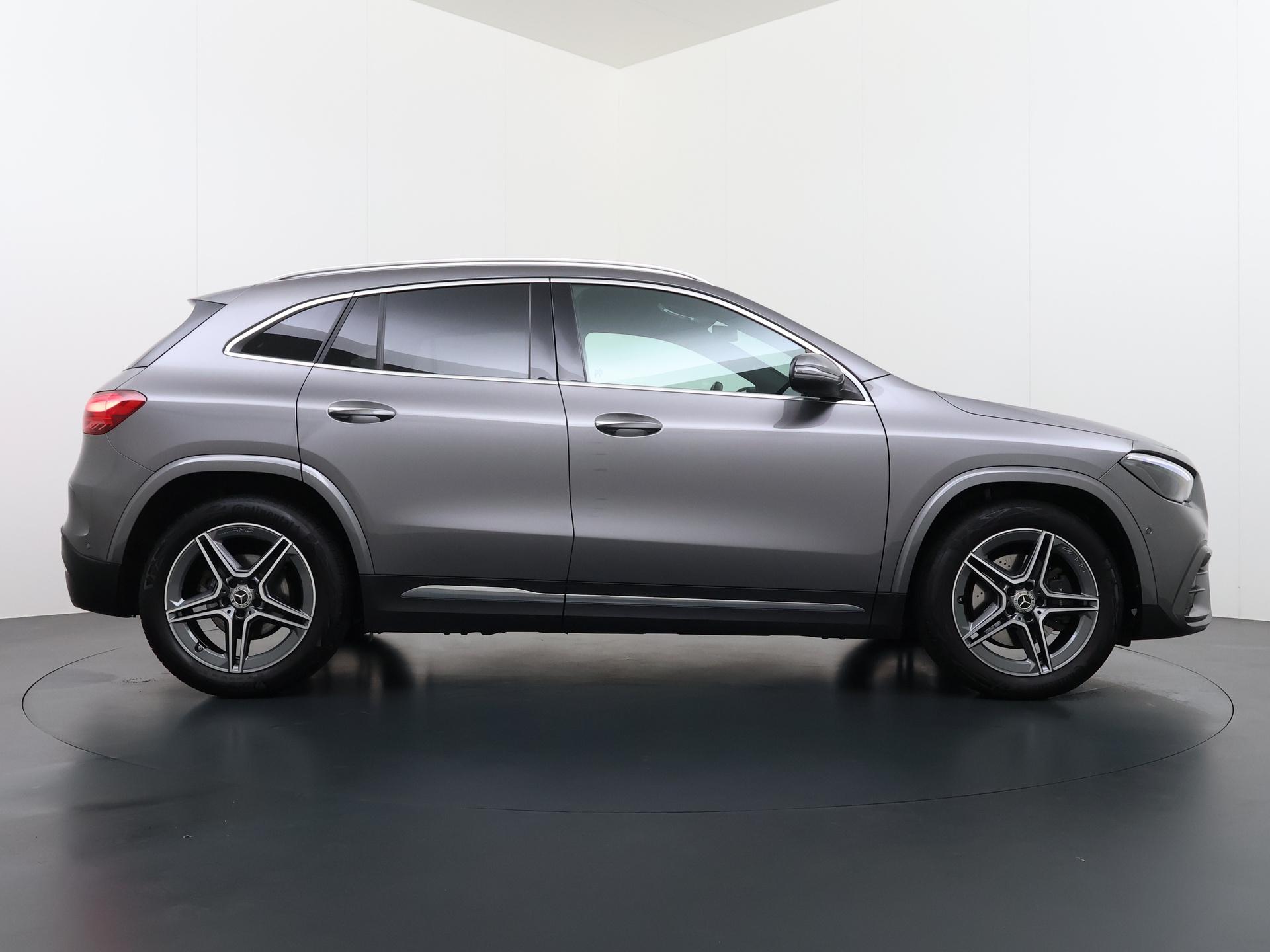 Mercedes-Benz GLA GLA 180 DCT AMG-Line 5