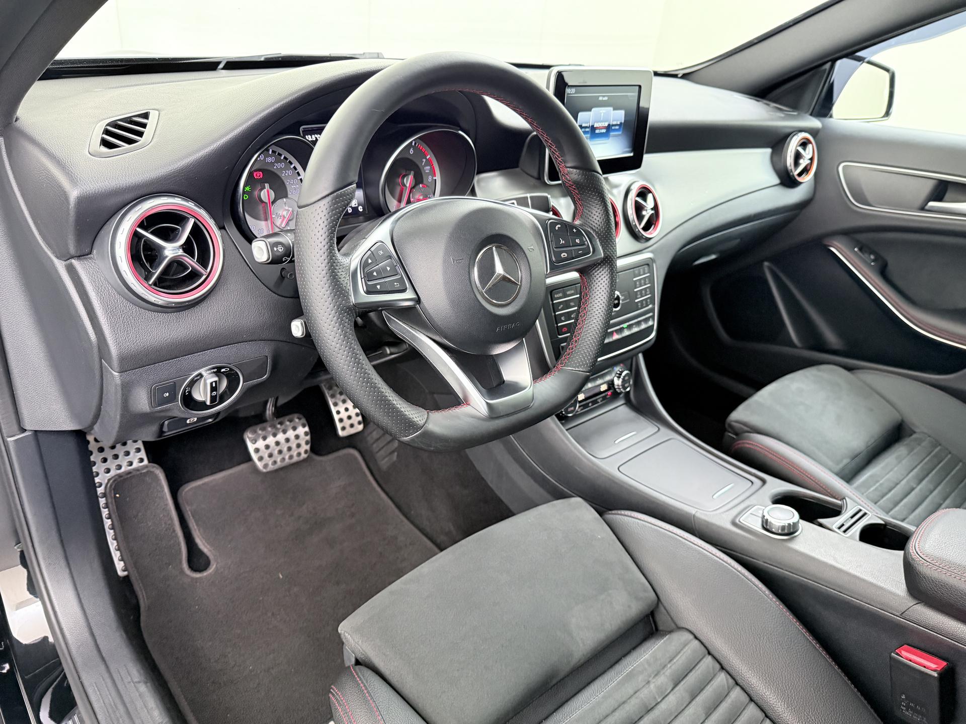 Mercedes-Benz GLA-klasse GLA 250 4MATIC DCT 11