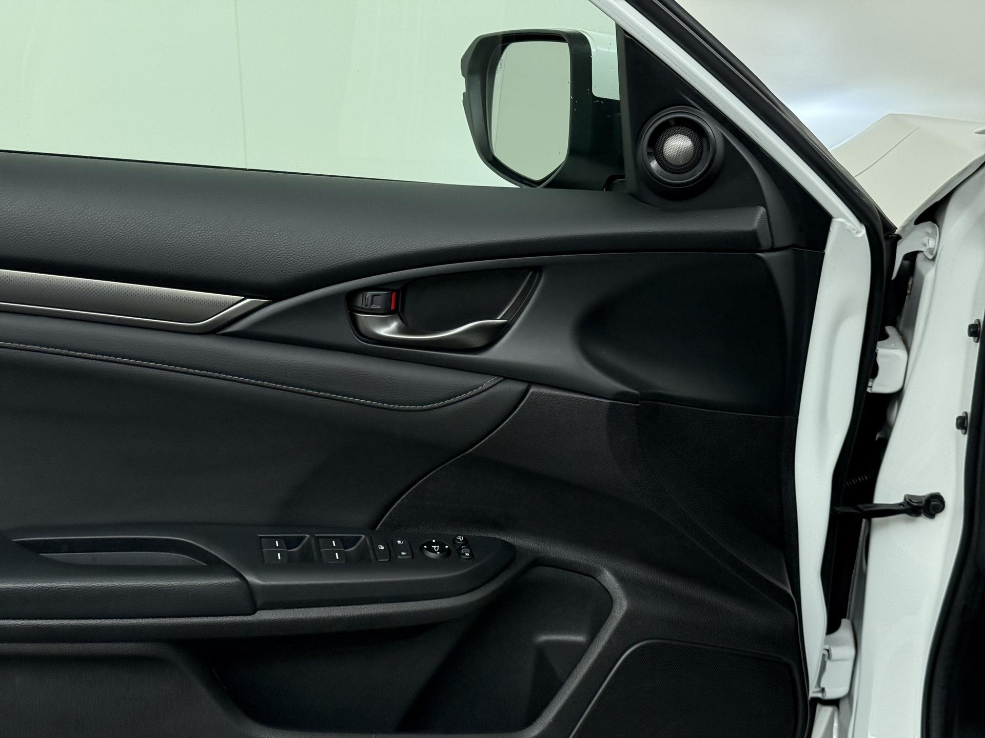 Honda Civic 1.0 i-VTEC Executive 17