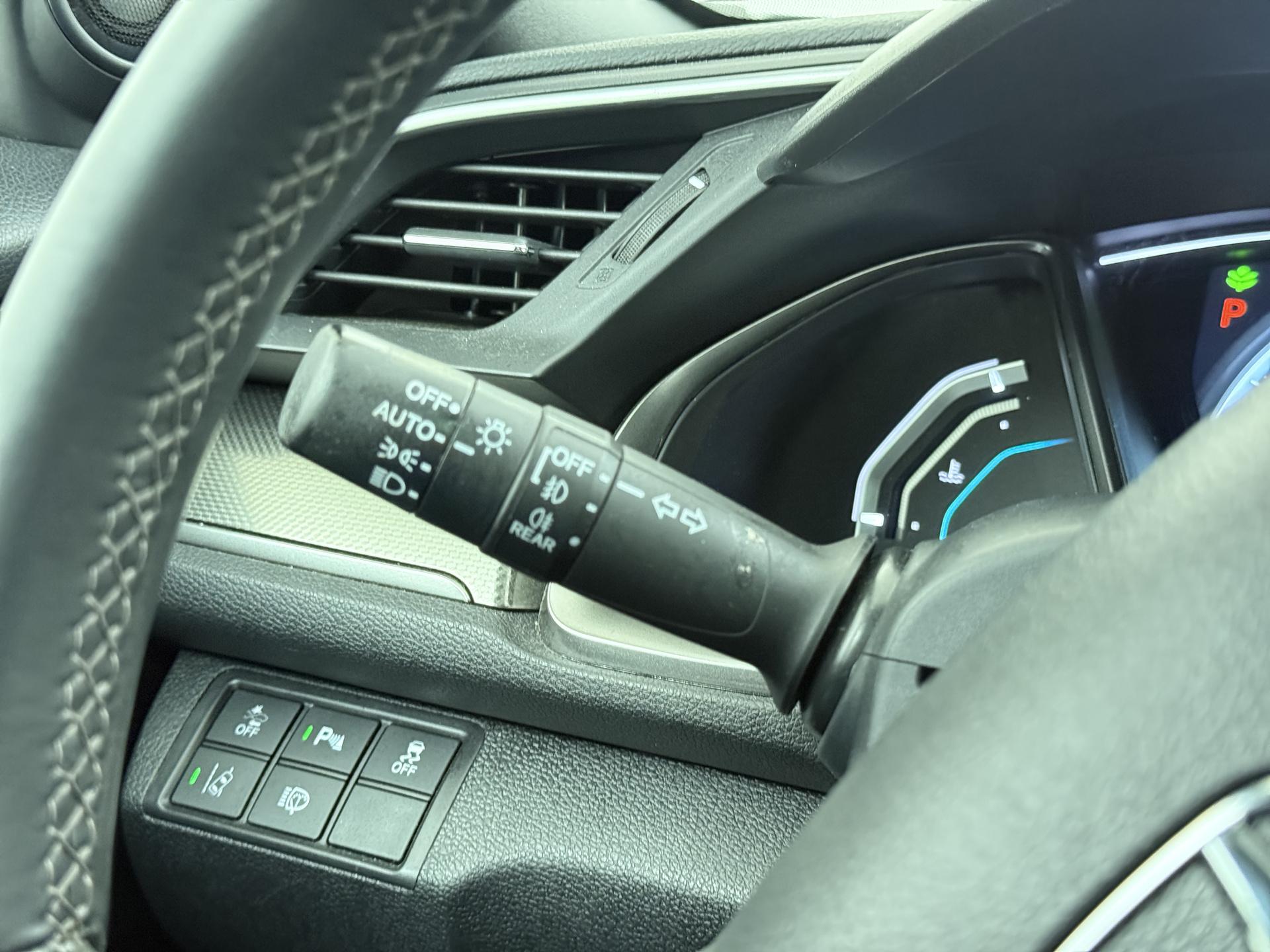 Honda Civic 1.0 i-VTEC Executive 23