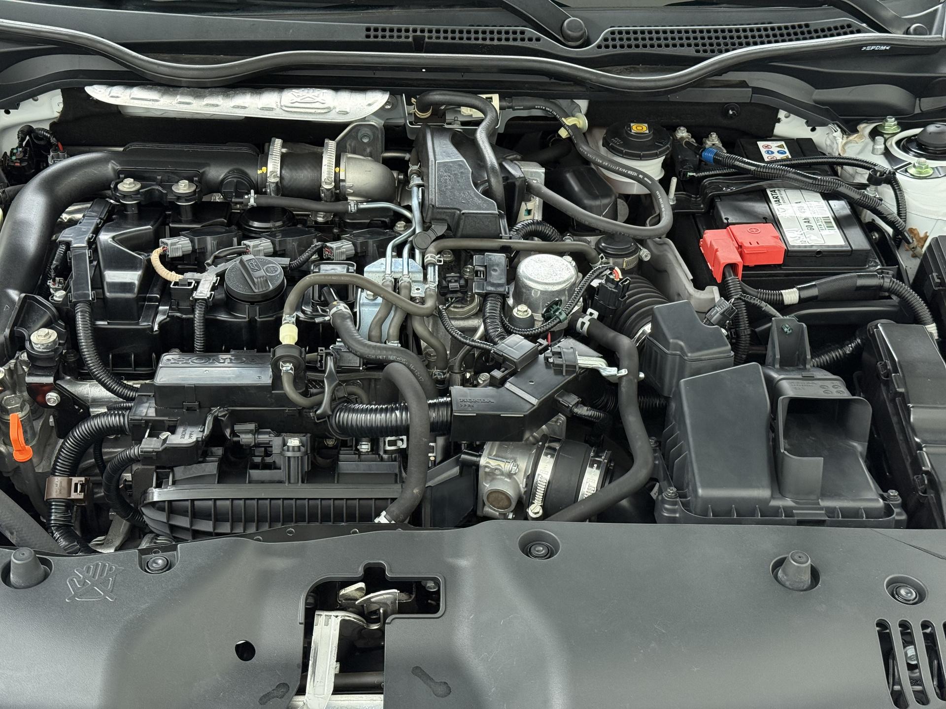 Honda Civic 1.0 i-VTEC Executive 32