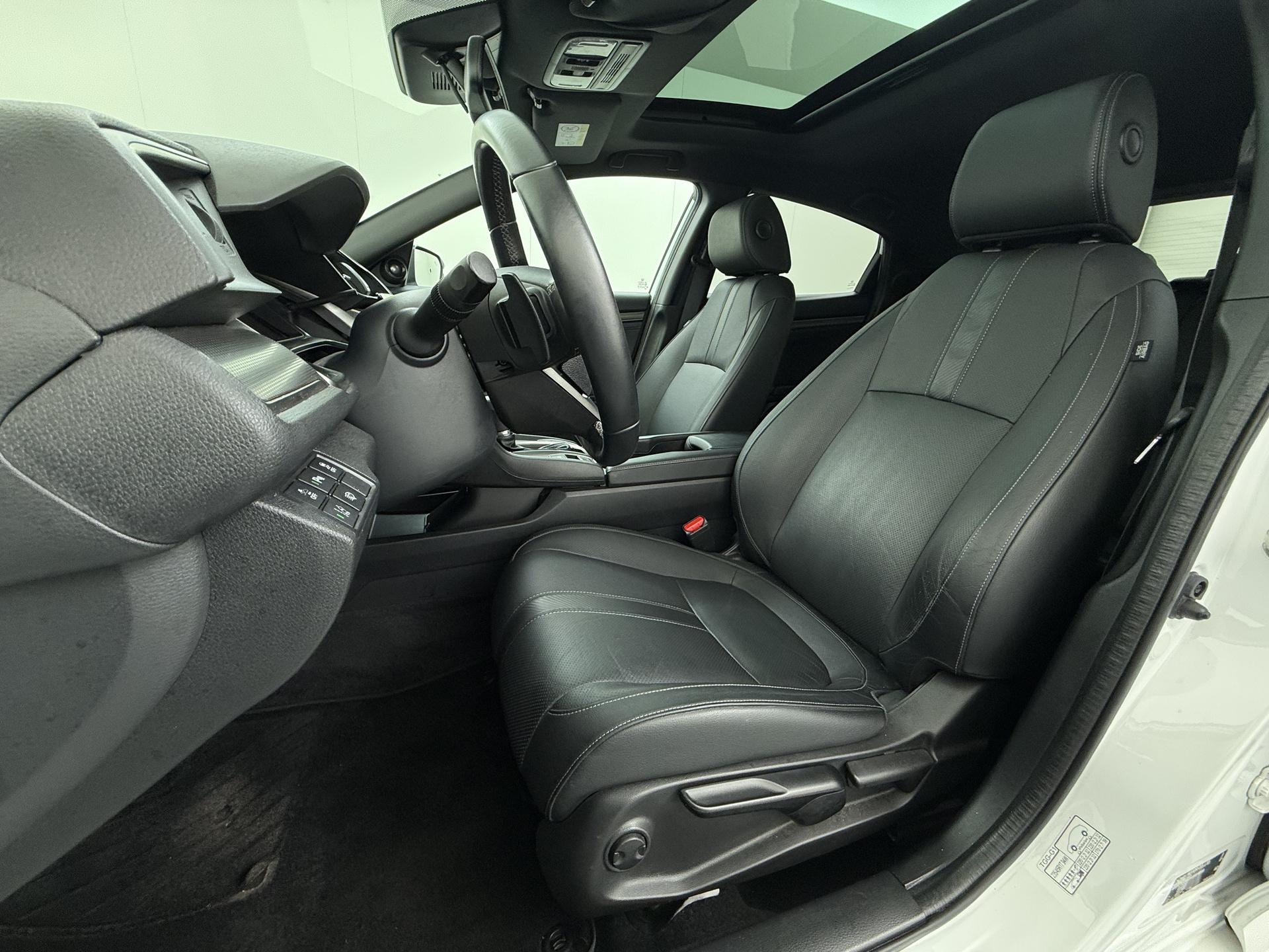 Honda Civic 1.0 i-VTEC Executive 6