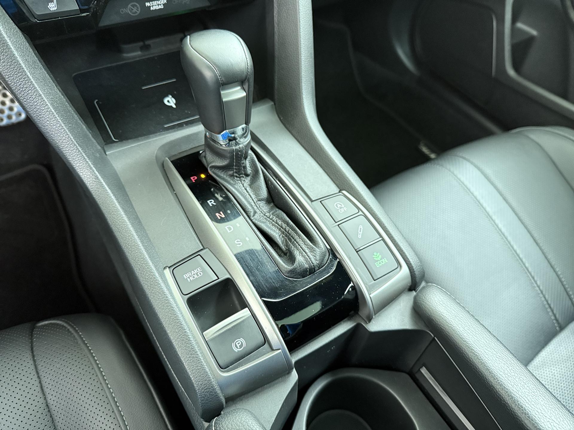 Honda Civic 1.0 i-VTEC Executive 8