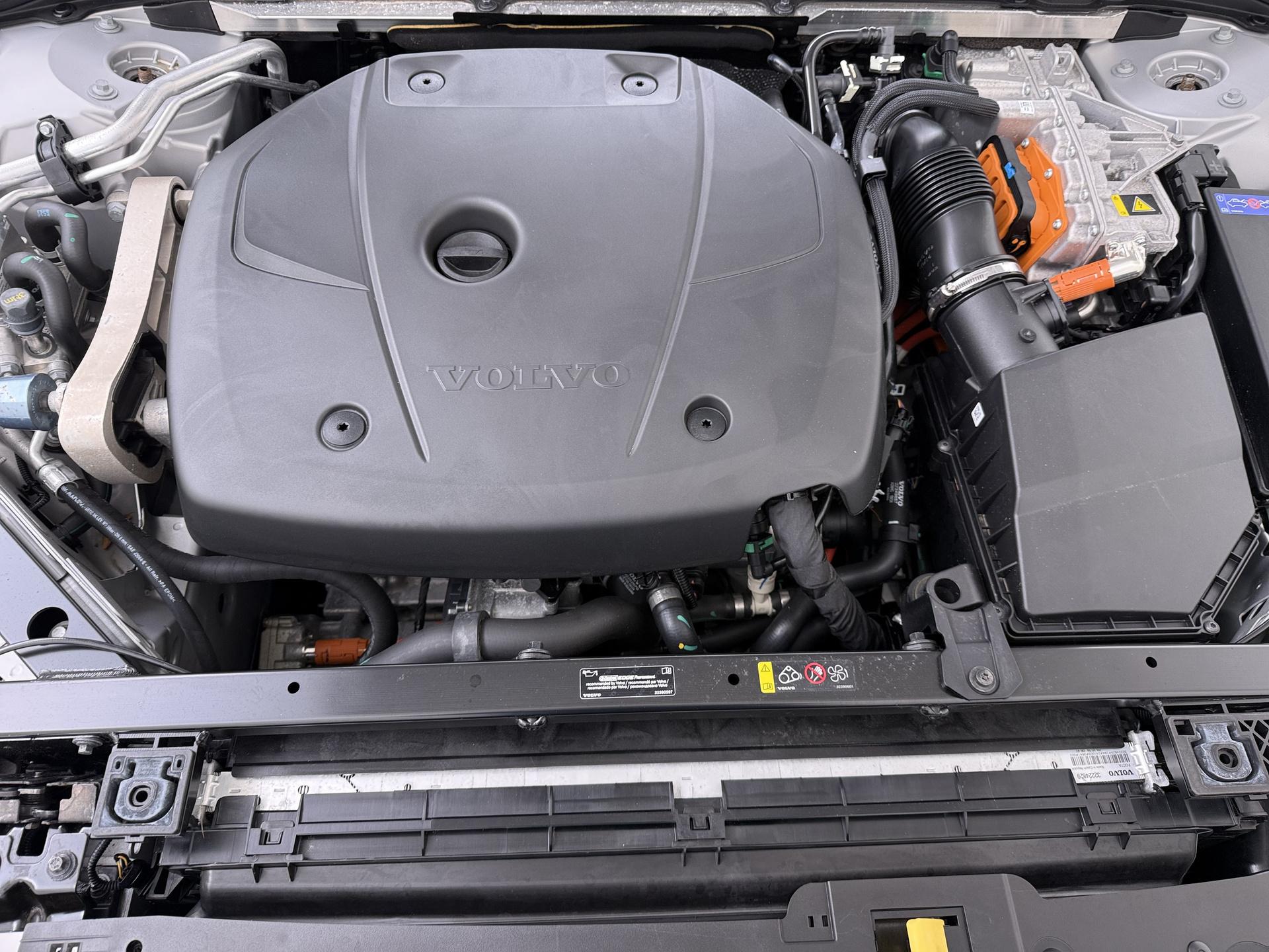 Volvo V60 2.0 T6 Plug-in hybrid AWD Ultra Dark 12